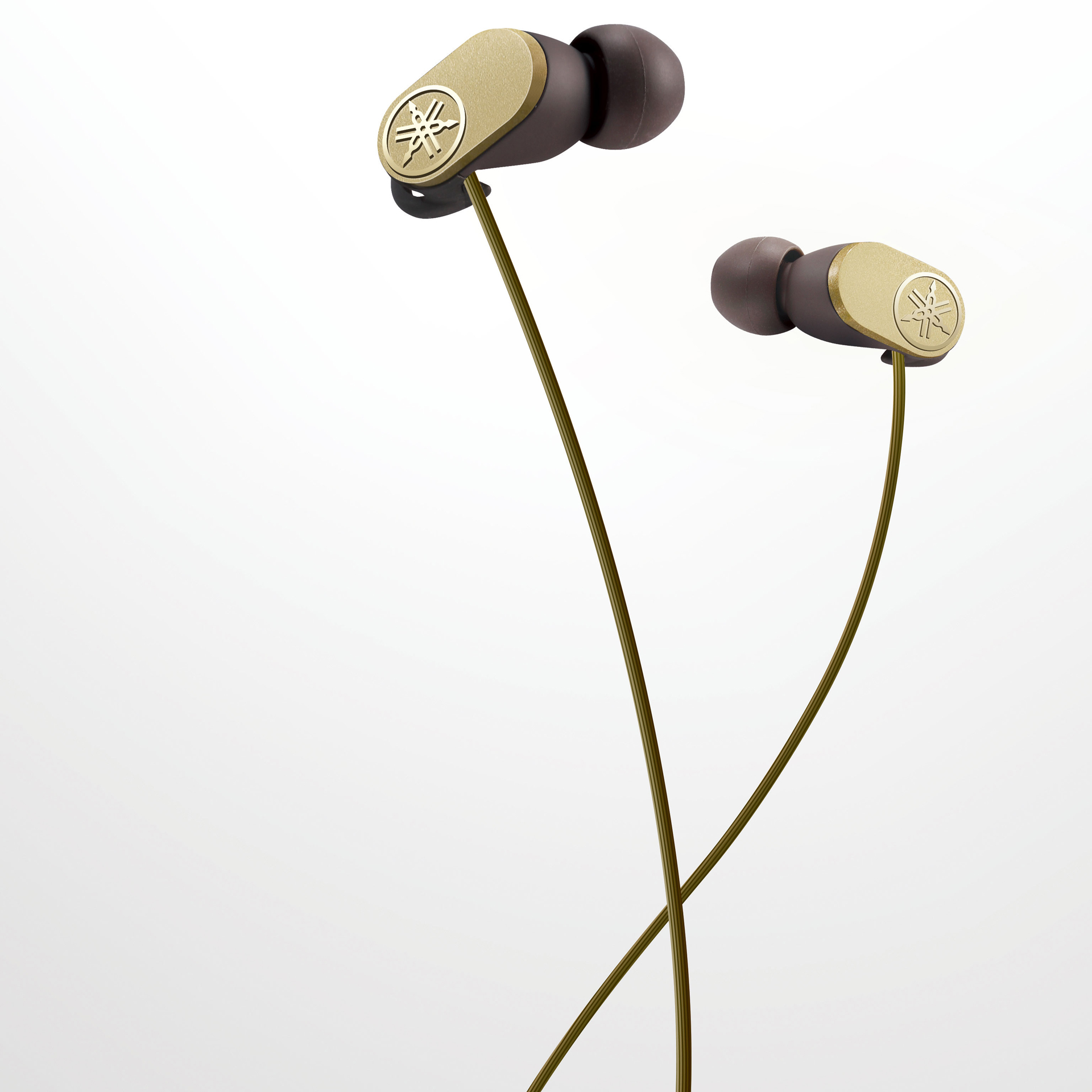 Słuchawki z złotymi akcentami i brązowymi końcówkami. Przewody są zielone na białym tle.