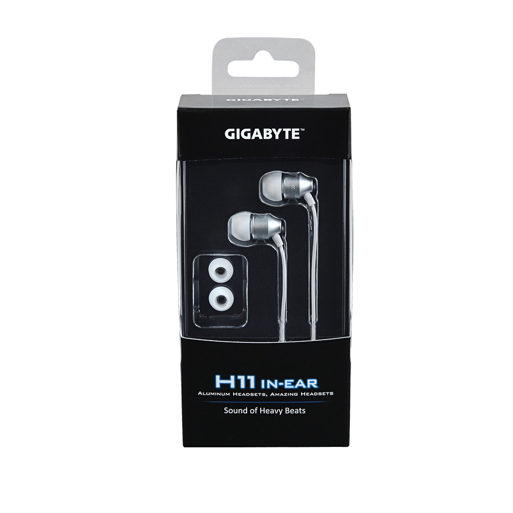 Auricolari in una scatola nera. Gli auricolari sono argentati e bianchi. Il marchio è Gigabyte.