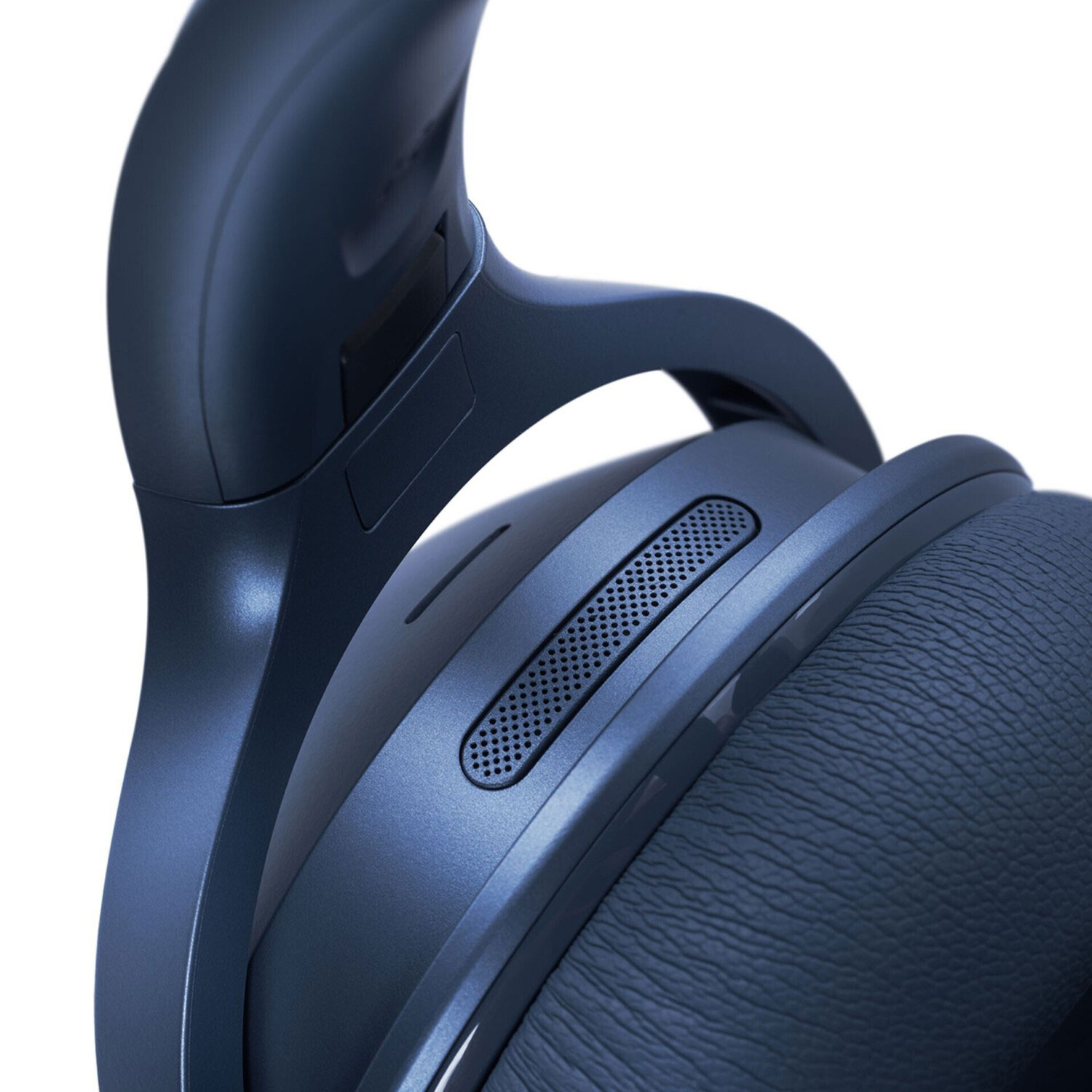 Nahaufnahme eines blauen Headsets. Das Design ist sichtbar, zusammen mit einer strukturierten Ohrmuschel.