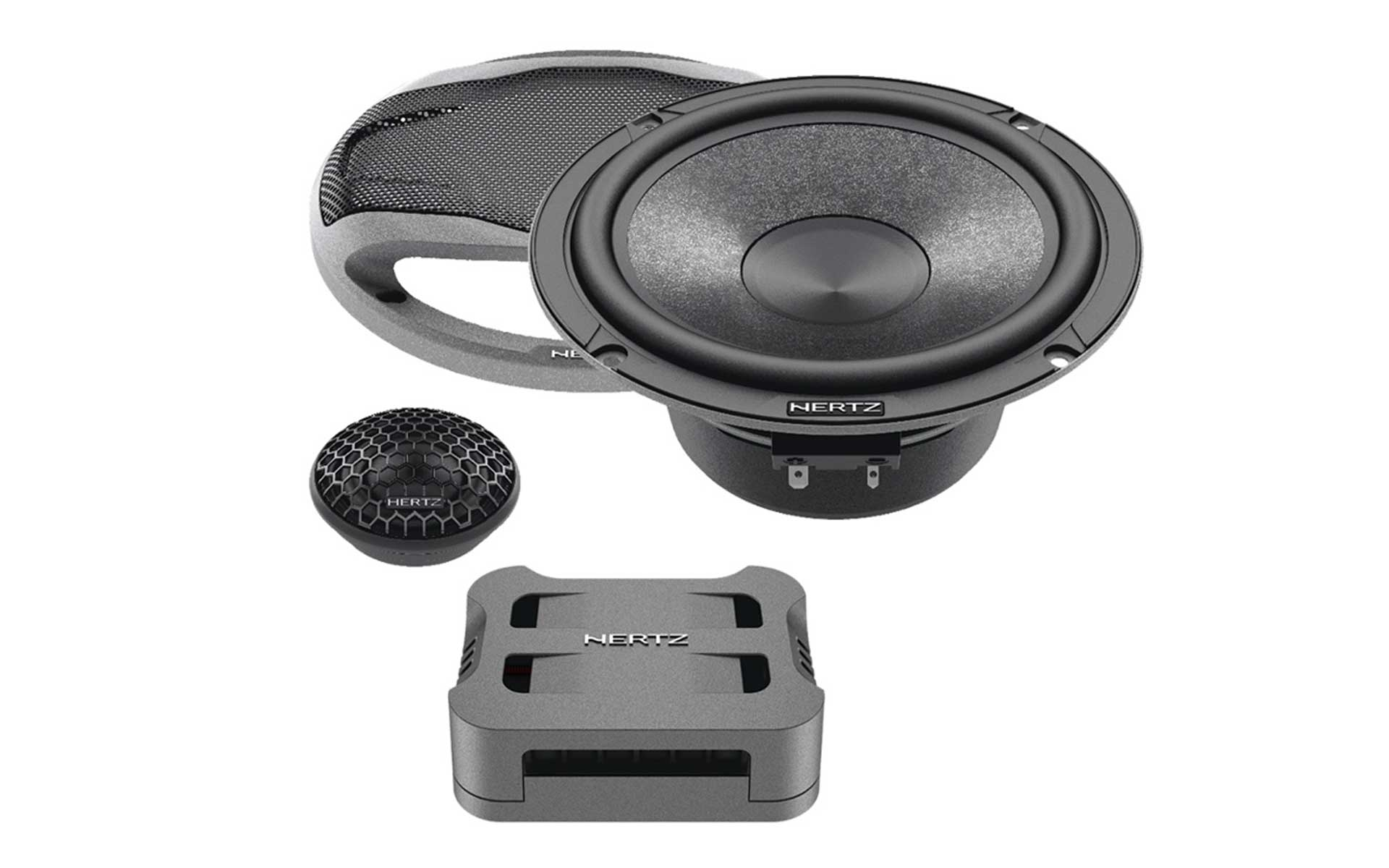 Komponenten des Auto-Audiosystems: Tieftöner, Hochtöner und Frequenzweiche.