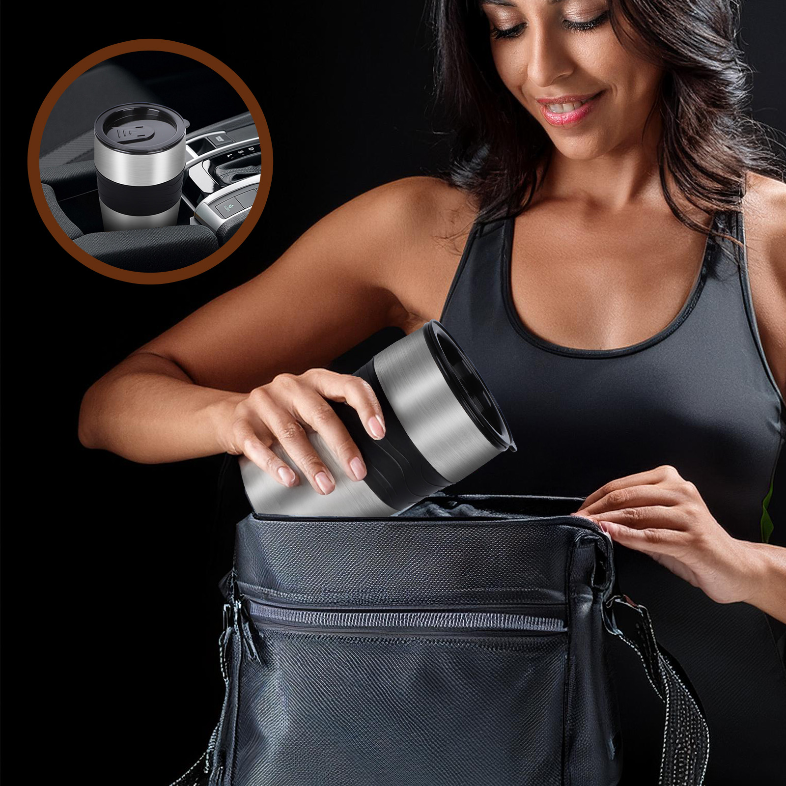 Mujer metiendo un termo en una bolsa negra.