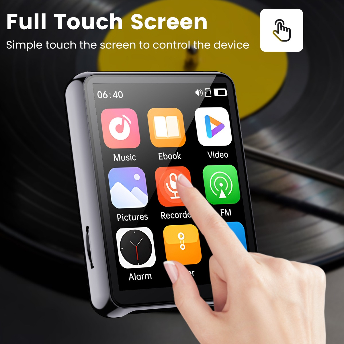 Schwarzer und silberner MP3-Player mit Touchscreen, der App-Symbole anzeigt. Ein Finger berührt den Bildschirm.