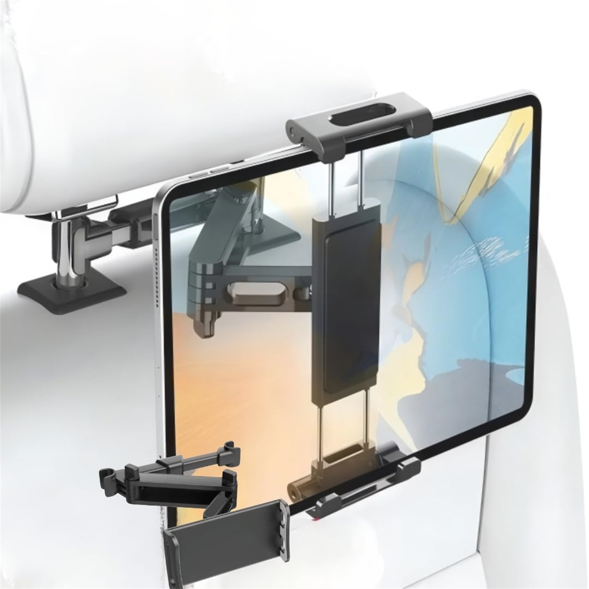 Ein Tablet, das mit einem verstellbaren Halter an einem Autositz befestigt ist, das den Bildschirm zeigt.