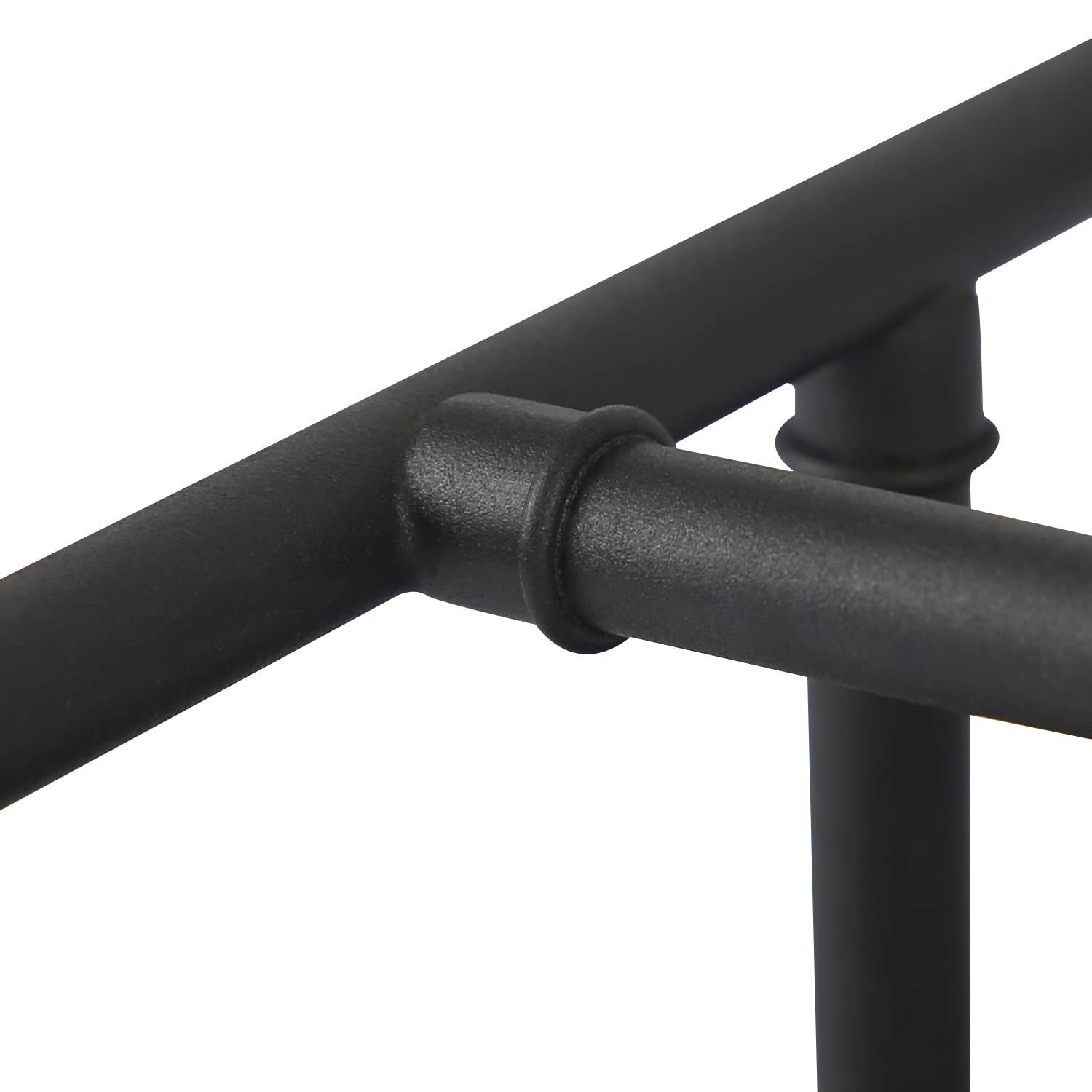 Primer plano de barras metálicas negras unidas, mostrando la conexión del metal.