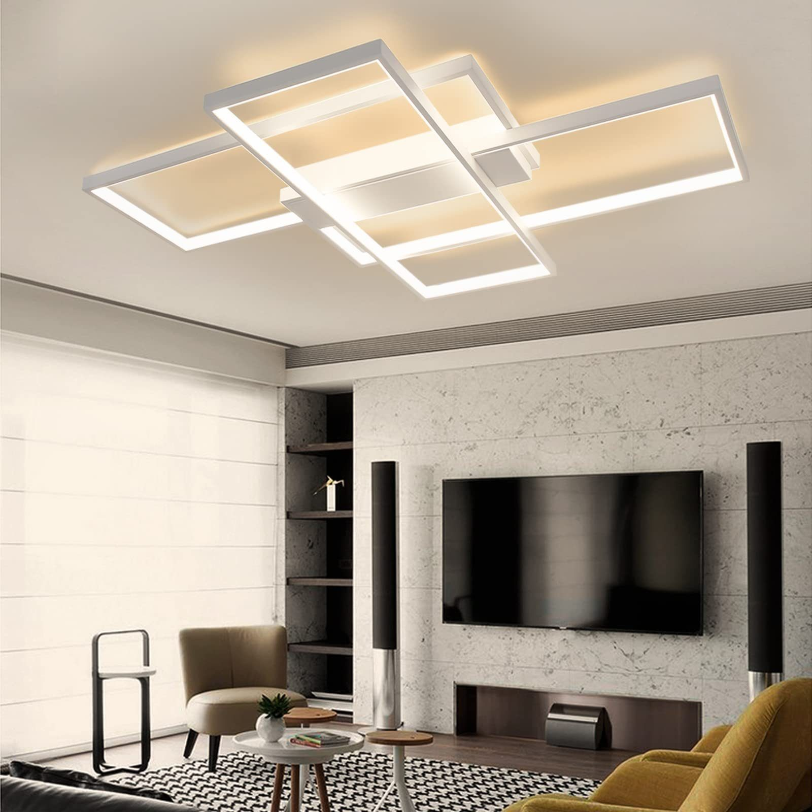 Nowoczesny salon z oświetleniem sufitowym. Ma białą ramę i znajduje się w białym pokoju.