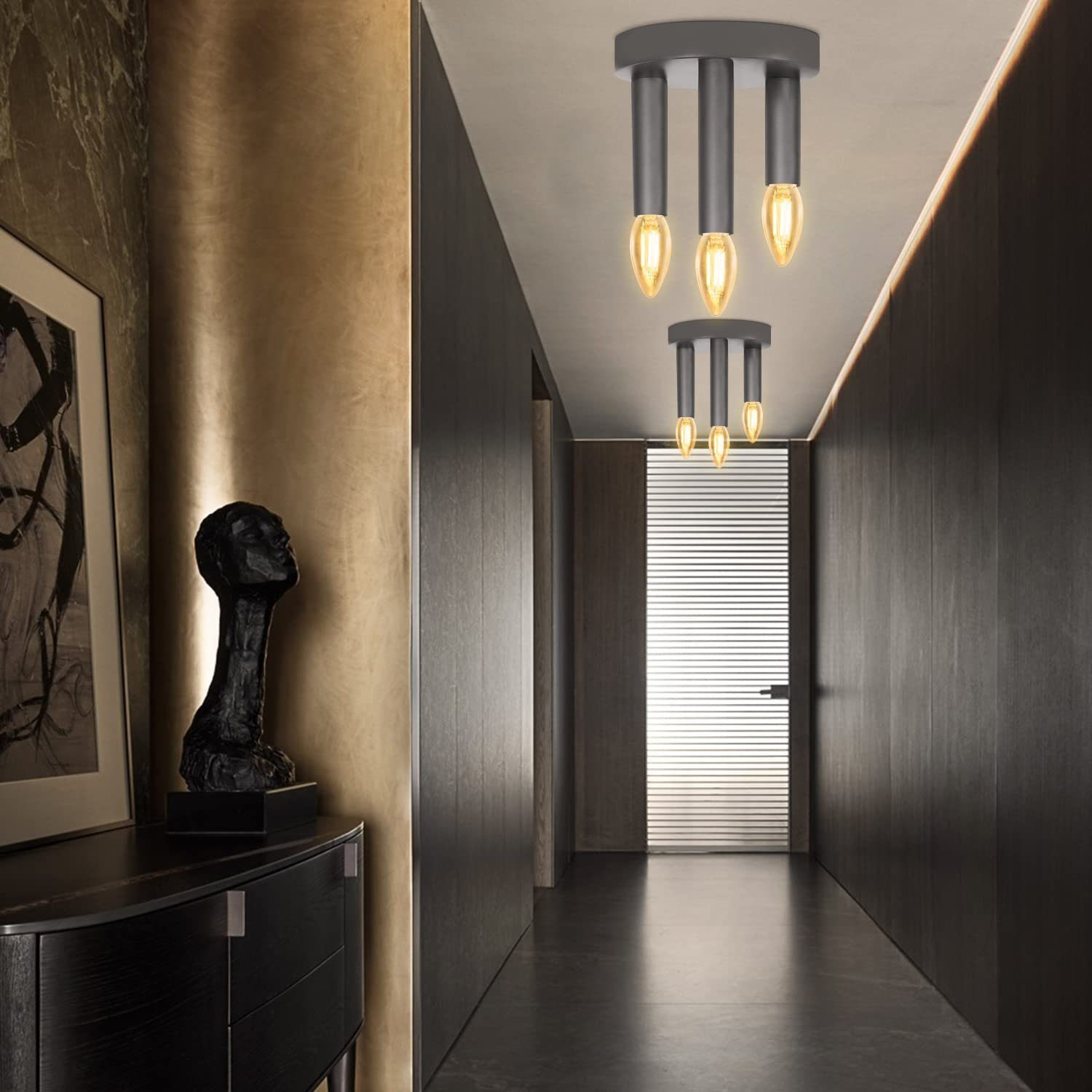 Pasillo con paneles de madera oscura, tres lámparas colgantes y una escultura.