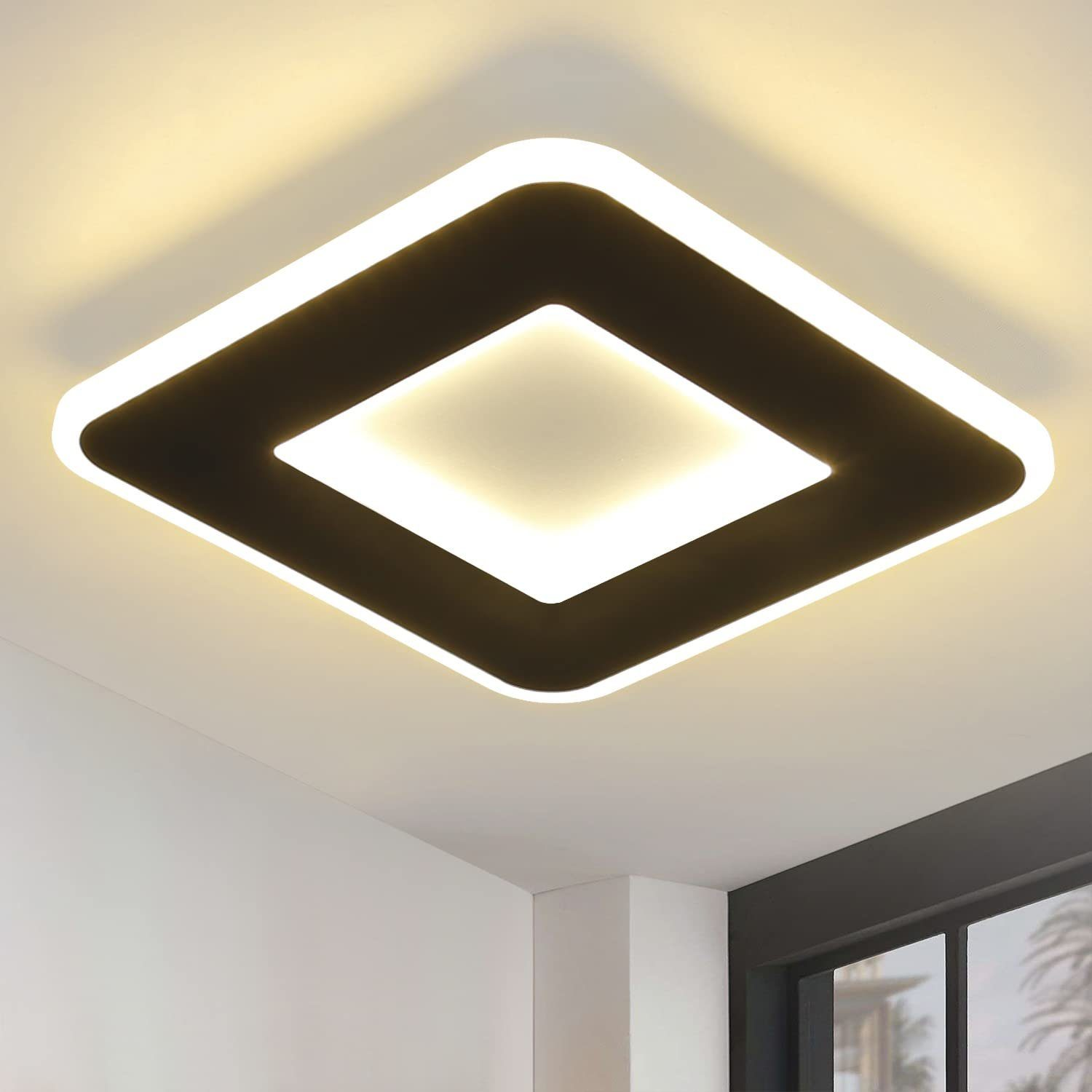 Kwadratowa lampa sufitowa z czarną ramą i białym kwadratem wewnętrznym, widok od dołu.