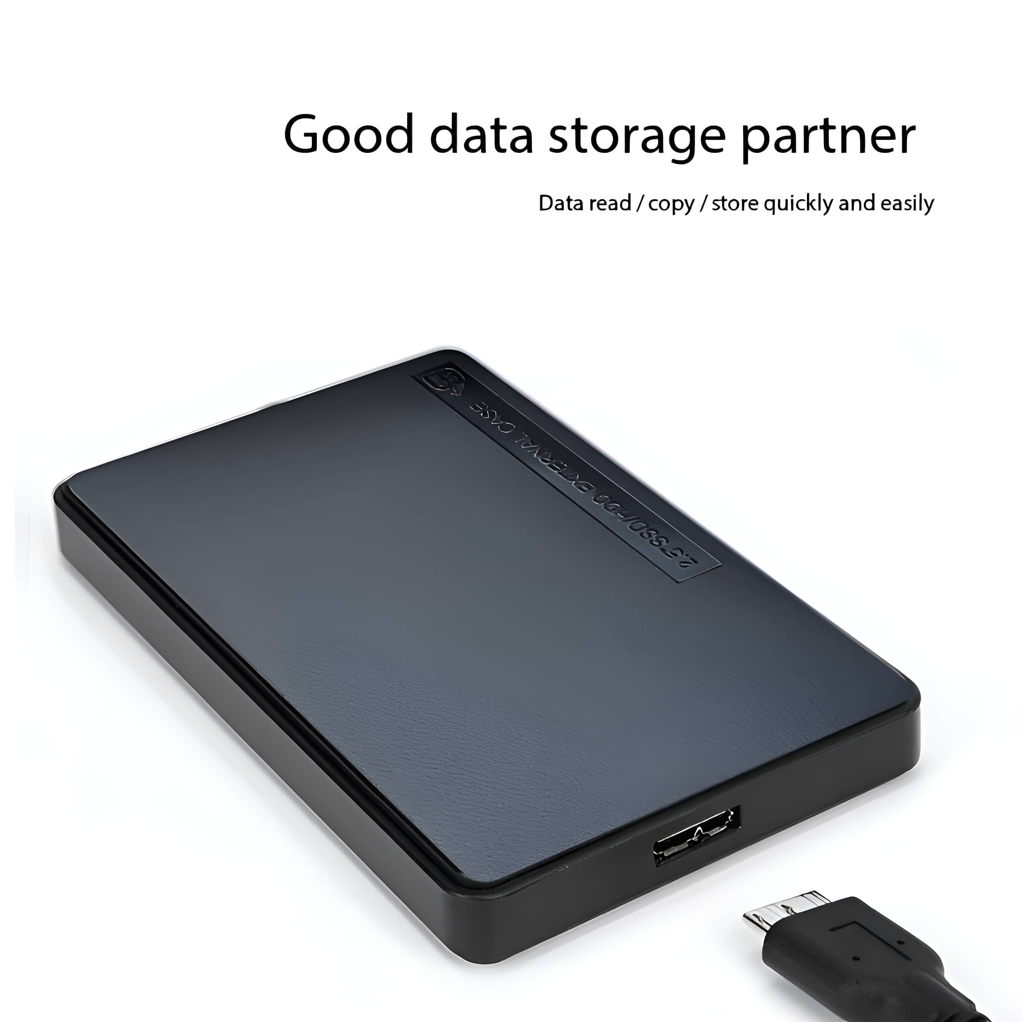 Schwarzes externes SSD-Gehäuse mit USB-Anschluss und angeschlossenem USB-Kabel auf weißem Hintergrund.