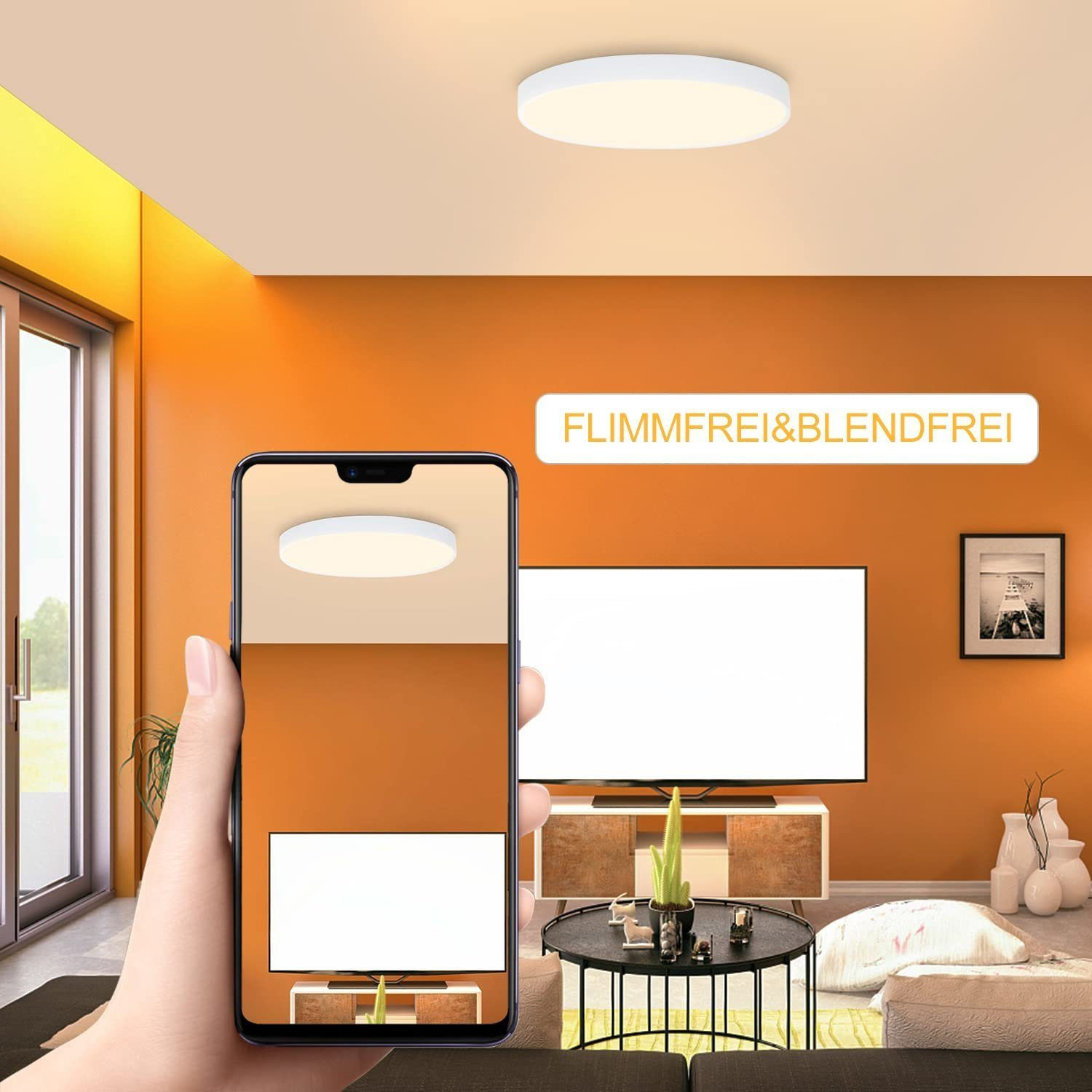 Persona sosteniendo un teléfono mostrando luz de techo, TV y muebles en habitación naranja.