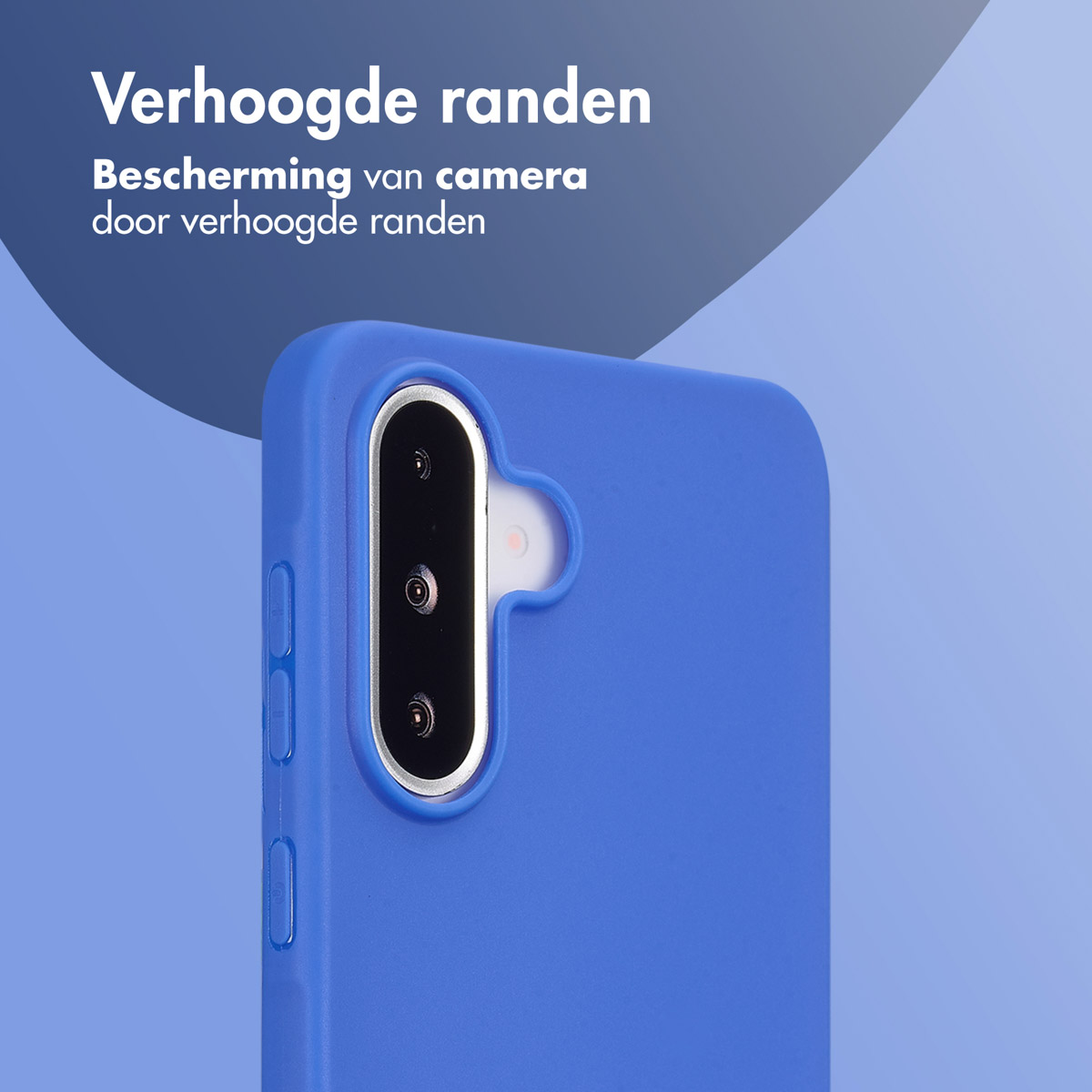 Close-up van een blauwe telefoonhoes met cameragat.