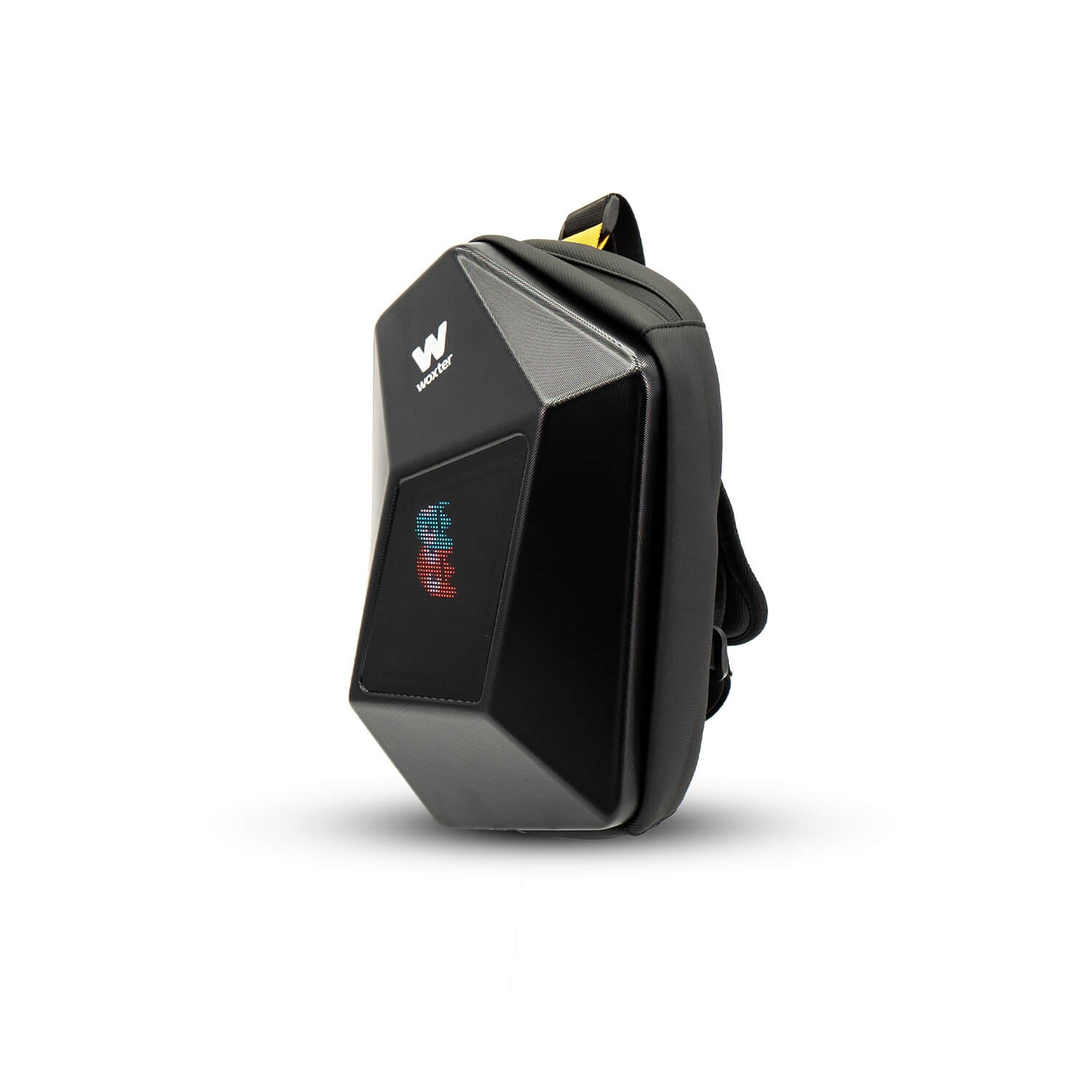 Mochila negra con un panel frontal geométrico que muestra un gráfico colorido.