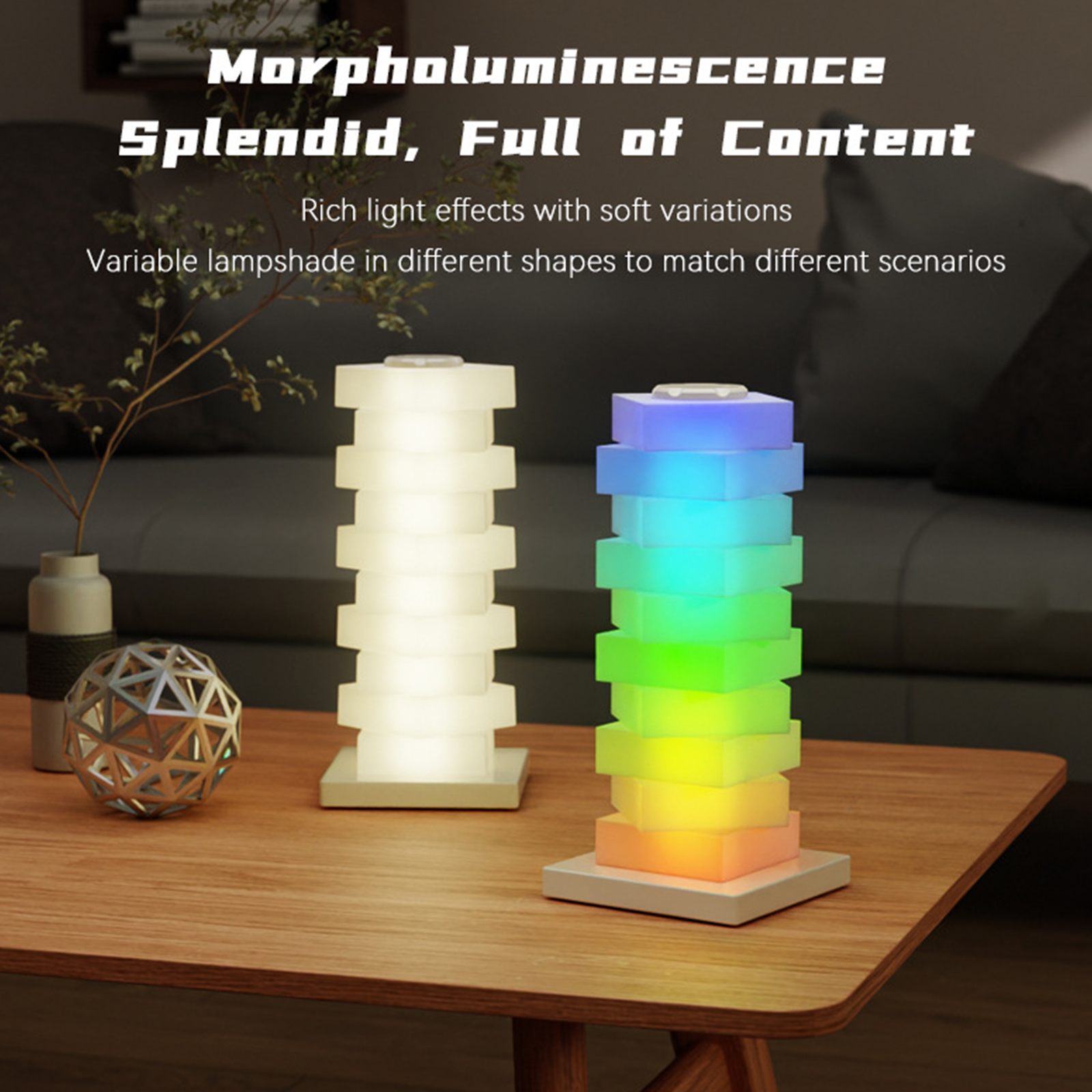 Zwei Lampen mit Morpholumineszenz. Eine ist weiß, die andere farbig. Beide stehen auf einem Holztisch.