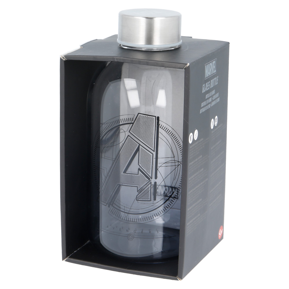 Eine Marvel Avengers Wasserflasche in einer Schachtel. Die Flasche hat das Avengers-Logo.