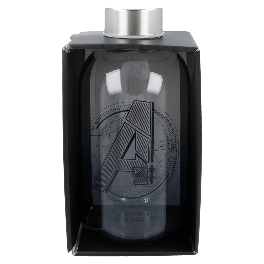 Eine schwarze Wasserflasche in einer Box, mit dem Avengers-Logo und einem silbernen Deckel.