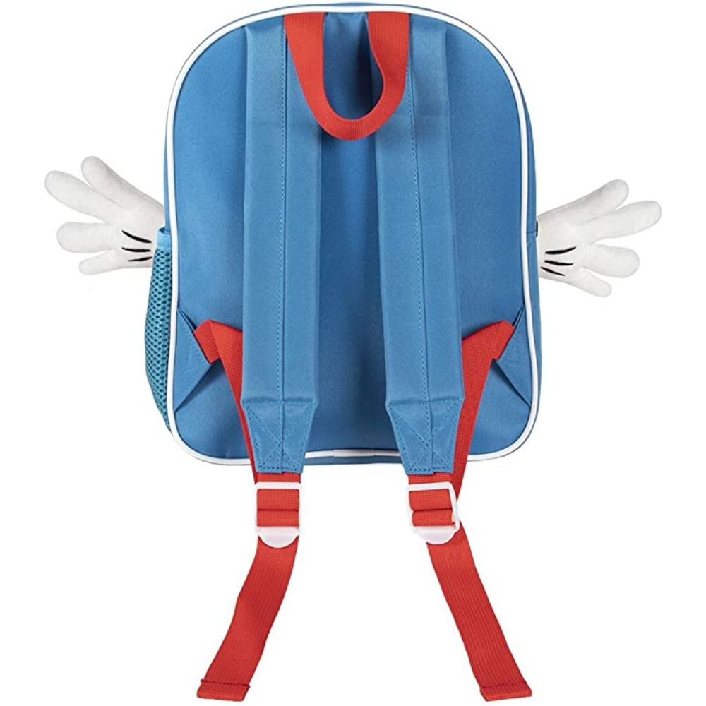 Vista trasera de una mochila azul con manos de Mickey Mouse, correas rojas y ribete blanco.