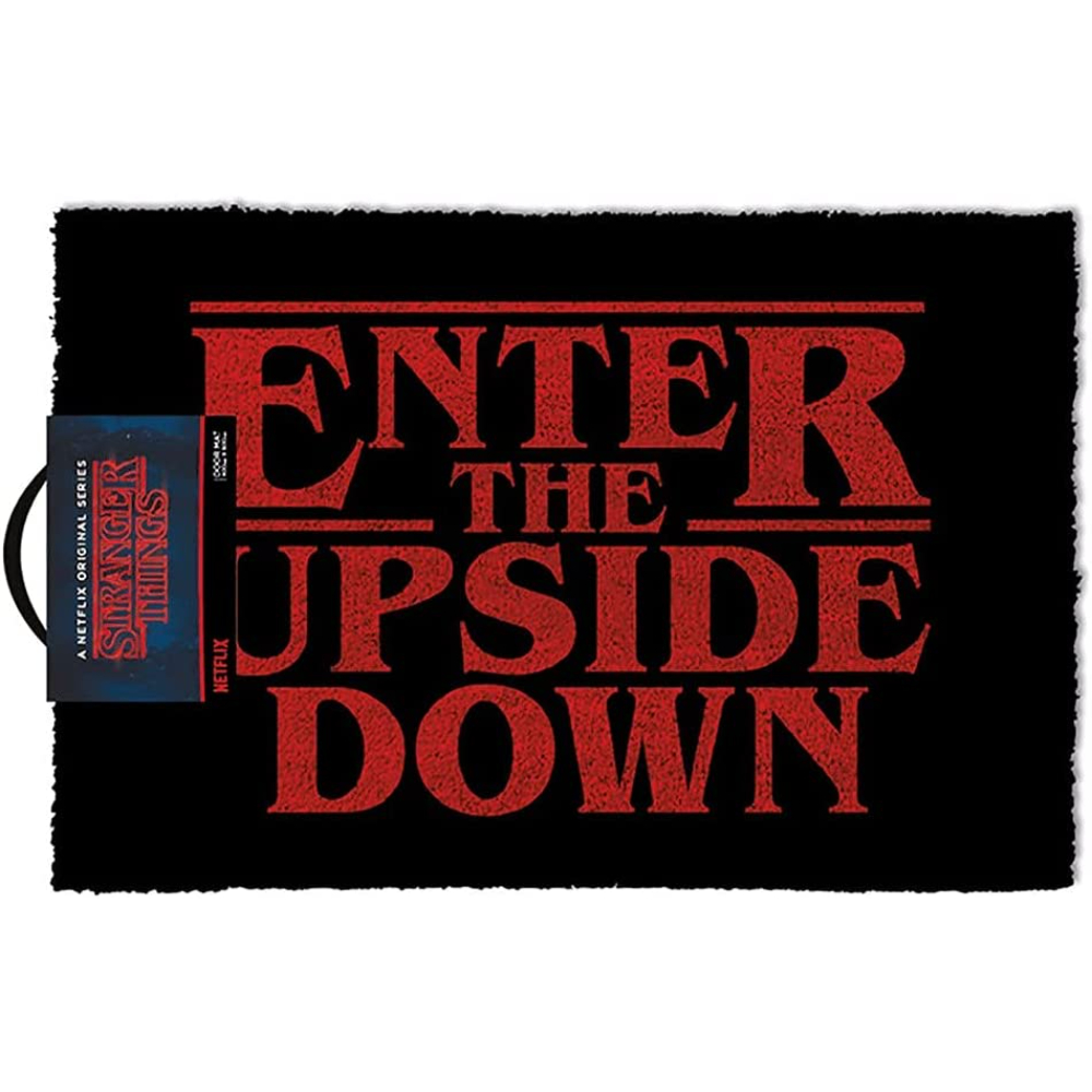 Eine schwarze Fußmatte mit dem Text "ENTER THE UPSIDE DOWN" aus der Serie Stranger Things.