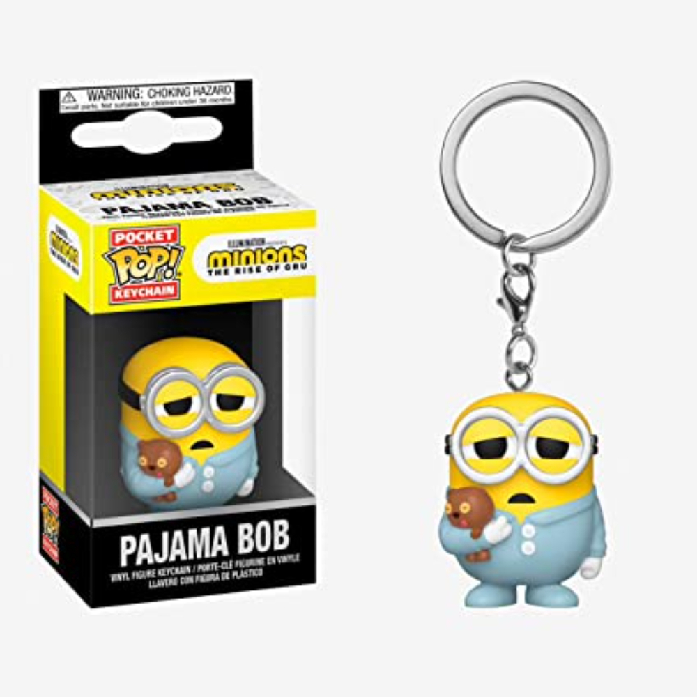 Minion Bob Schlüsselanhänger, in einer Box, hält einen Teddybär, trägt einen Pyjama. Weißer Hintergrund.