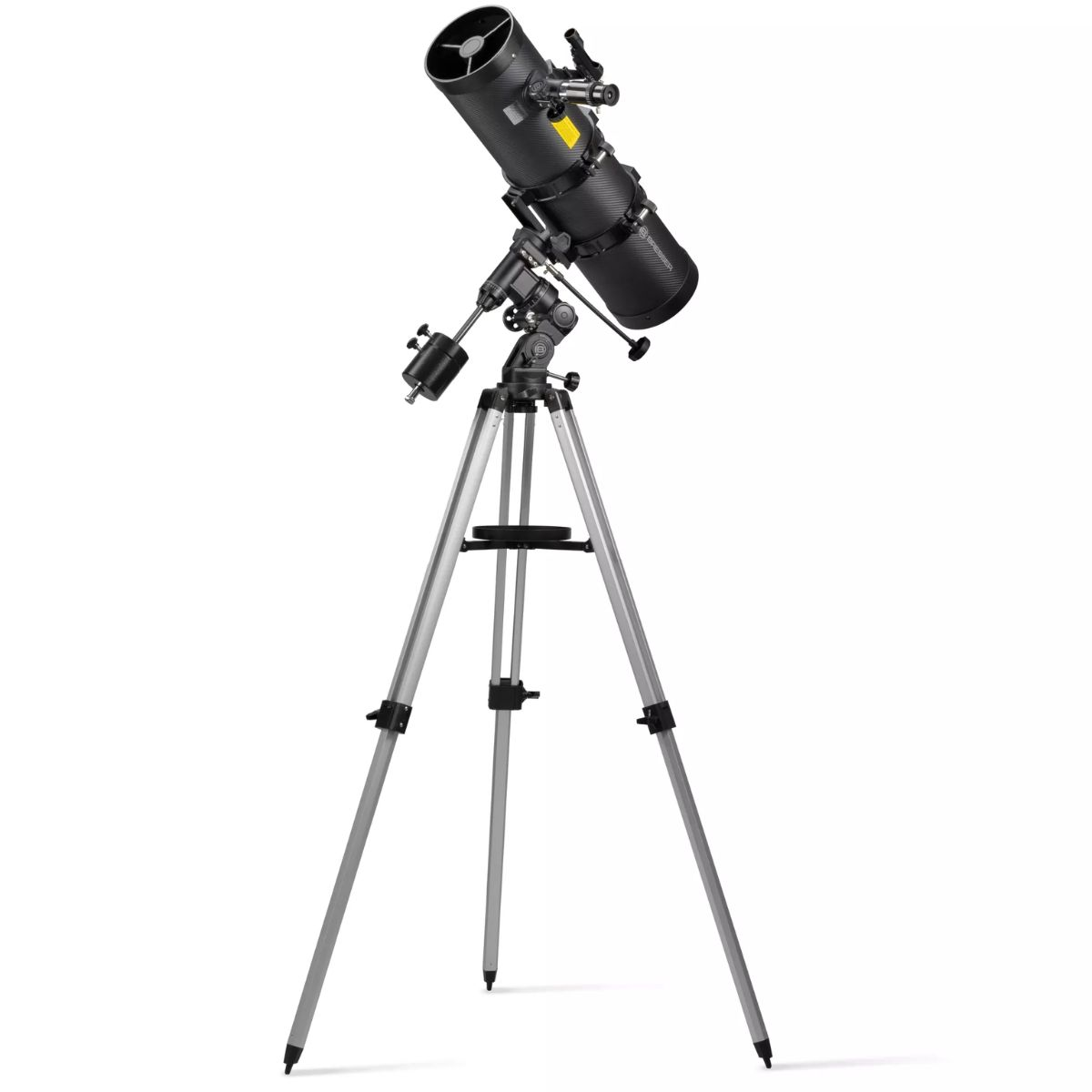 Schwarzes Teleskop auf einem Stativ. Das Teleskop hat ein langes Rohr und ist nach oben gerichtet.