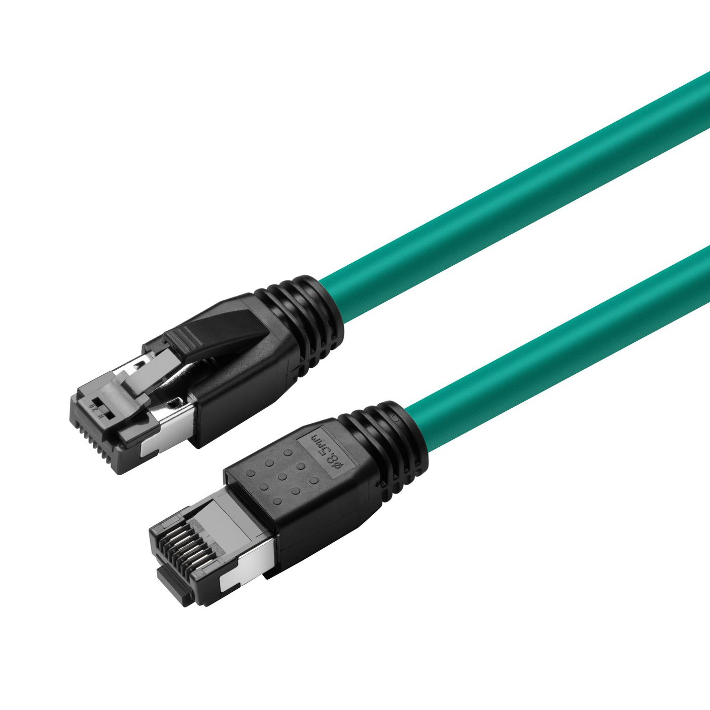 Twee groene Ethernet-kabels met zwarte connectoren op een witte achtergrond.