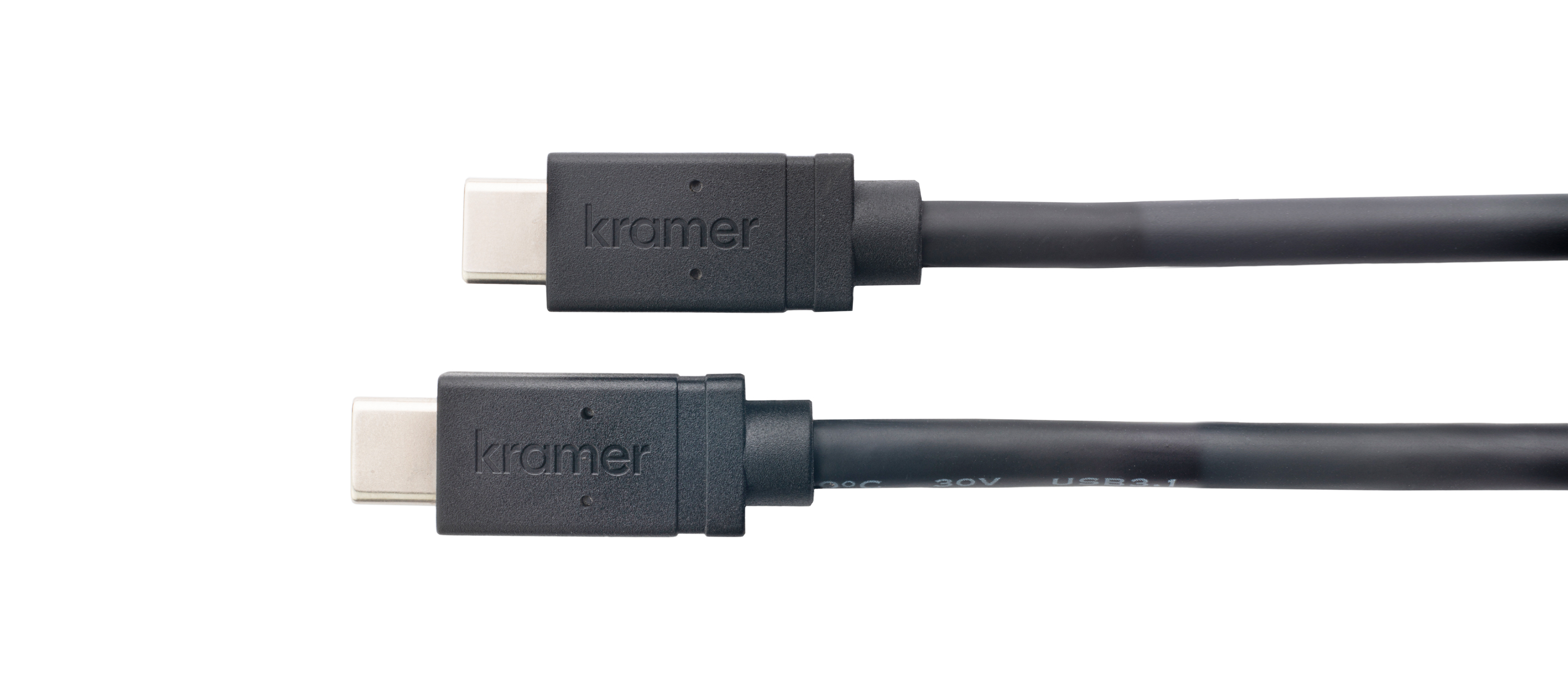 Due cavi USB-C neri affiancati su sfondo bianco. Marchio: Kramer.