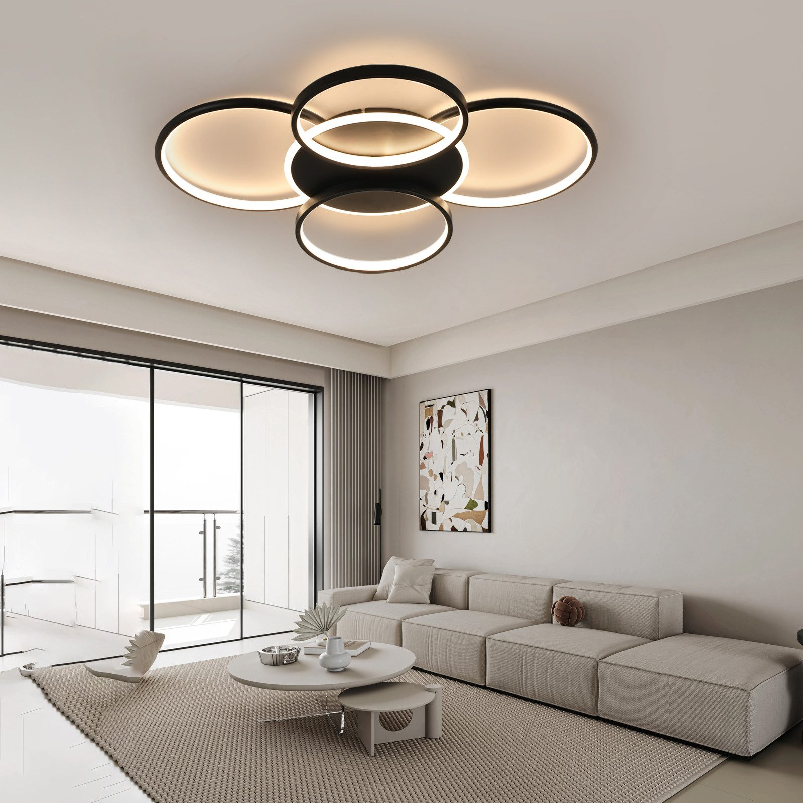 Sala de estar moderna. Luces de techo circulares. Sofá beige, mesa de centro y alfombra. Puerta corredera de cristal.