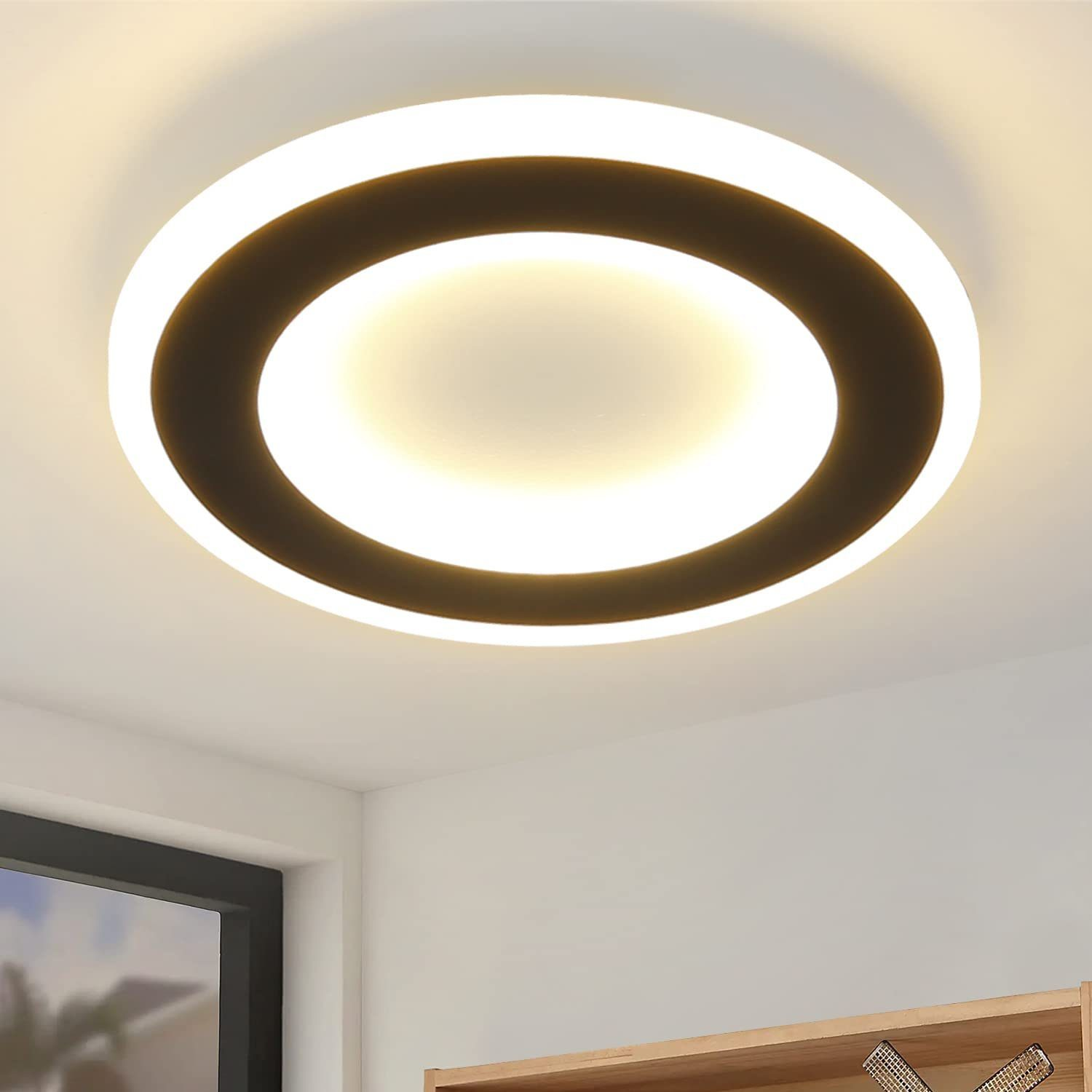Luz de techo moderna, anillo negro alrededor de un centro blanco. Ilumina el techo.