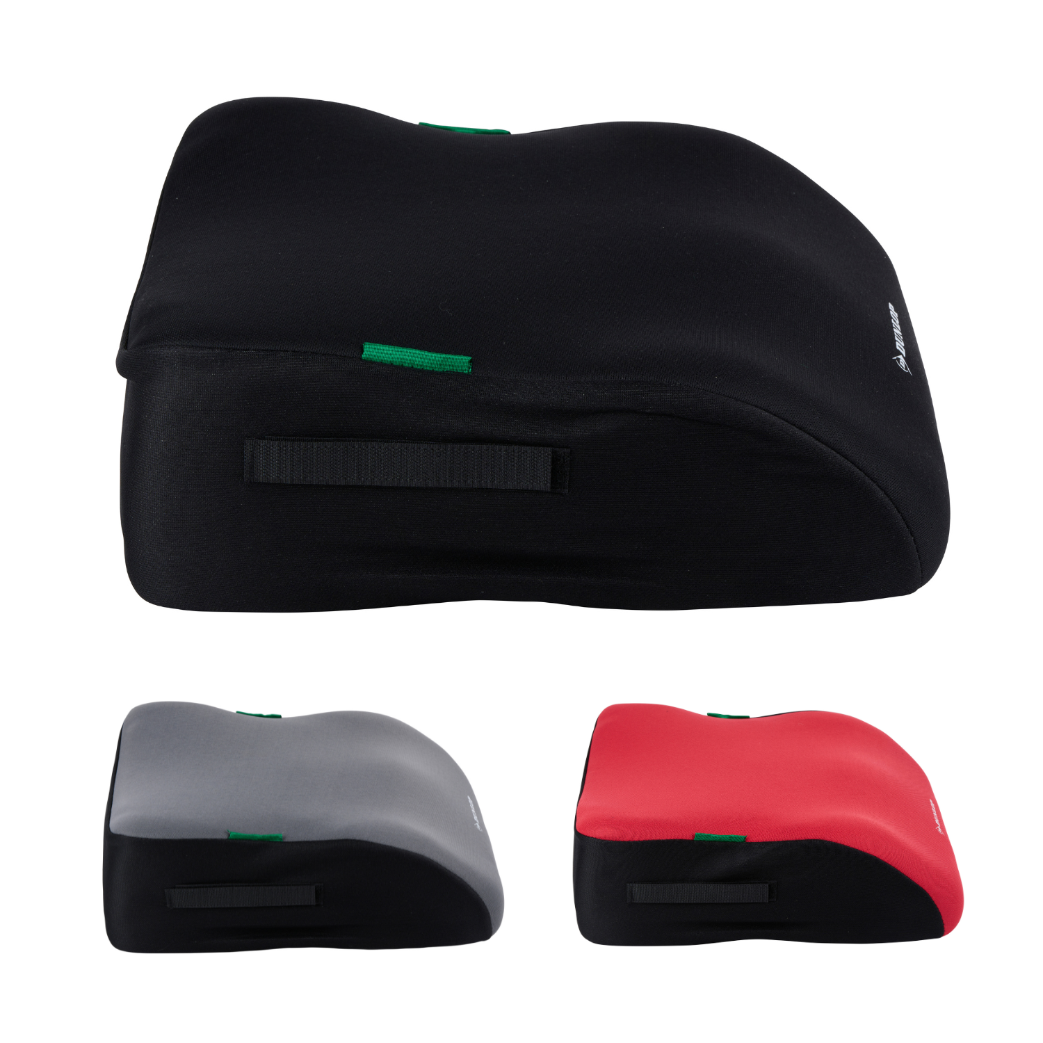 Drie kussens: zwart, grijs en rood. Ze zijn ergonomisch en hebben een handvat aan de zijkant.