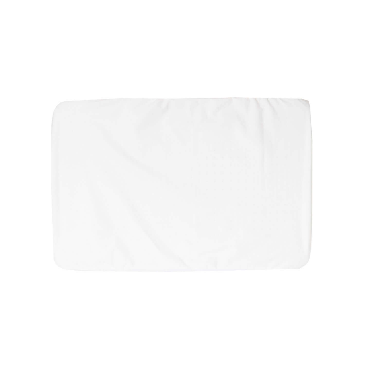 Cambiador rectangular blanco liso, aislado sobre fondo blanco.