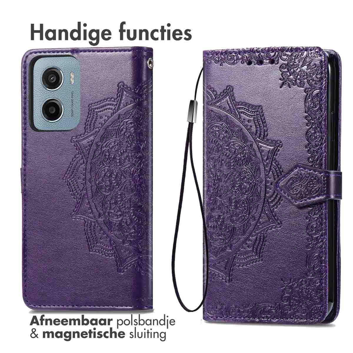 Paarse telefoonhoes met mandala-patroon, gesloten en open. Heeft een polsbandje en magneetsluiting.