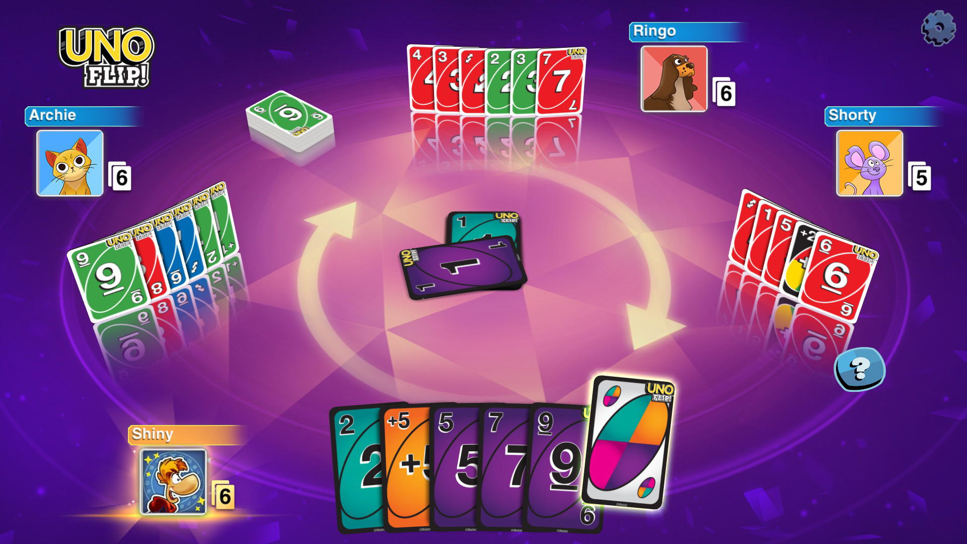 Uno Flip Spiel im Gange mit Karten und Spielernamen, die um den Tisch angezeigt werden.