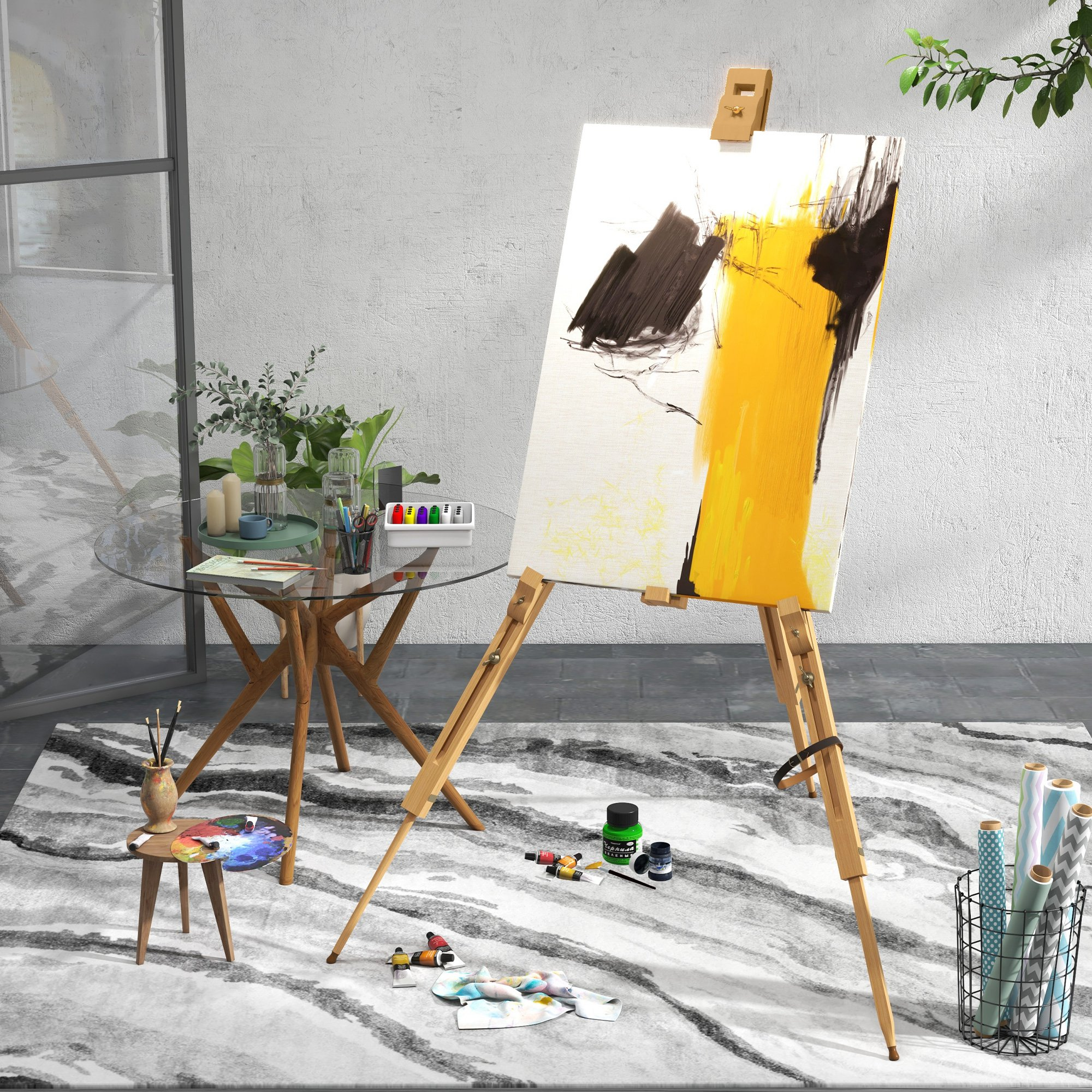 Un cavalletto con un dipinto, un tavolo con materiali artistici e un tappeto con motivi astratti.