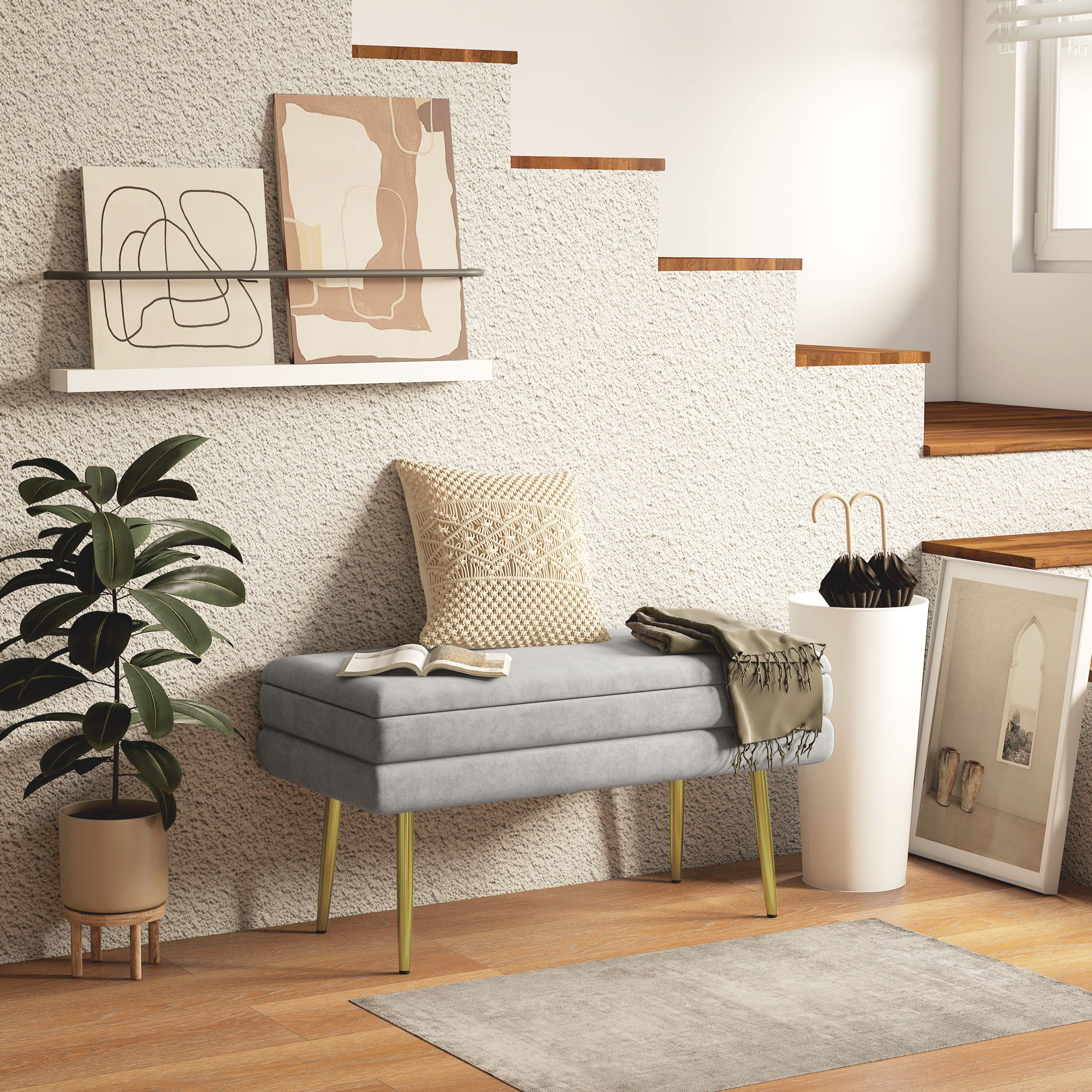 Una panca grigia con gambe dorate di fronte a un muro strutturato con opere d'arte e scale.