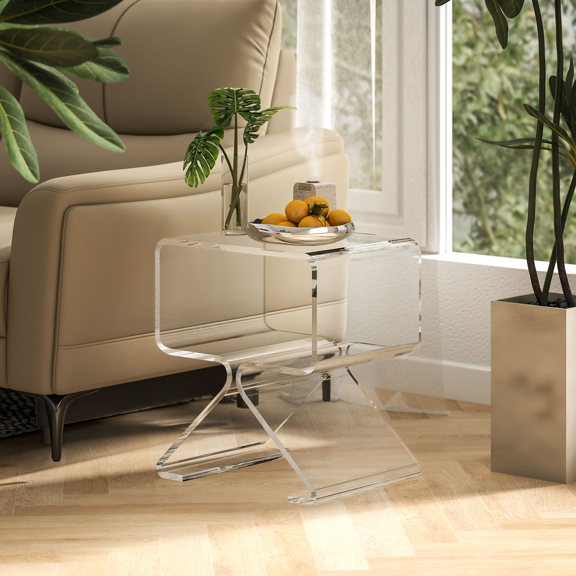 Tavolino laterale in acrilico trasparente con limoni e piante. Sedia beige, finestra a destra.