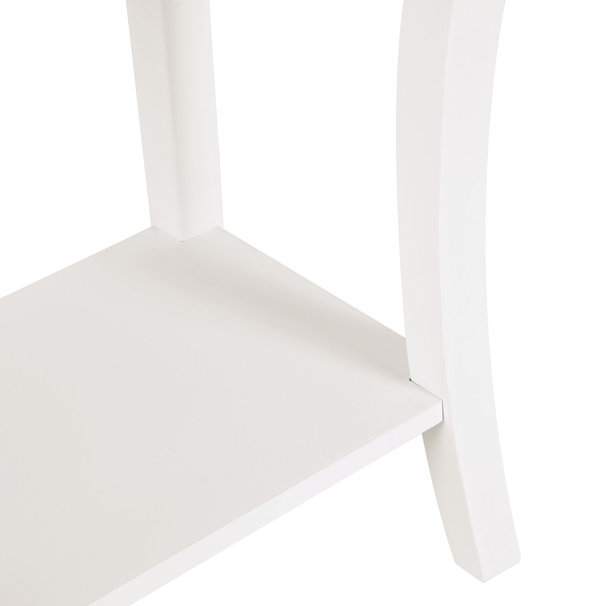 Primo piano di una gamba del tavolo bianca con design curvo. Ripiano bianco visibile sotto.
