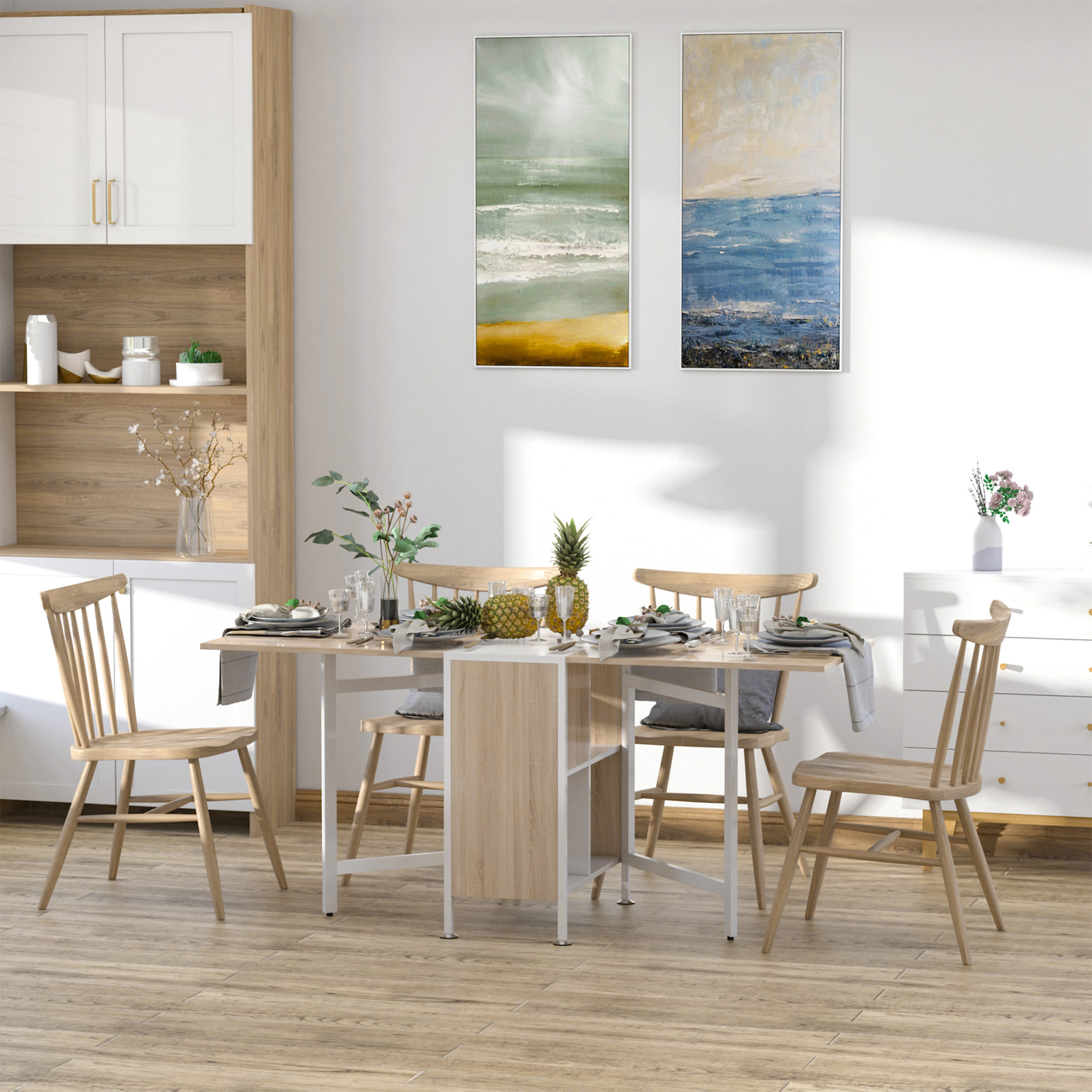 Una sala da pranzo con tavolo e sedie. Ci sono due dipinti e un mobile sulla parete.