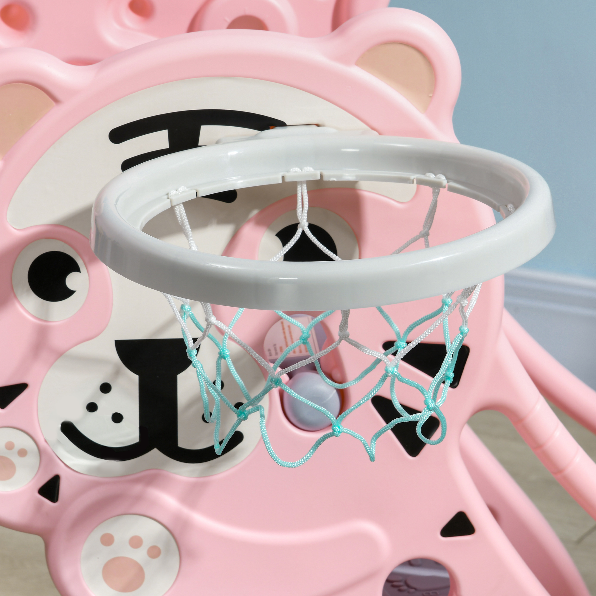 Giocattolo rosa con canestro da basket e rete, progettato per bambini.