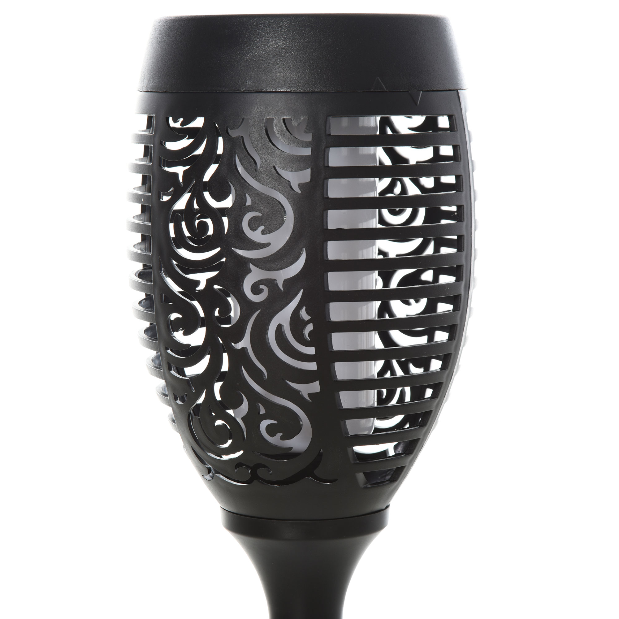 Torcia solare da giardino nera con intaglio decorativo, sfondo bianco.