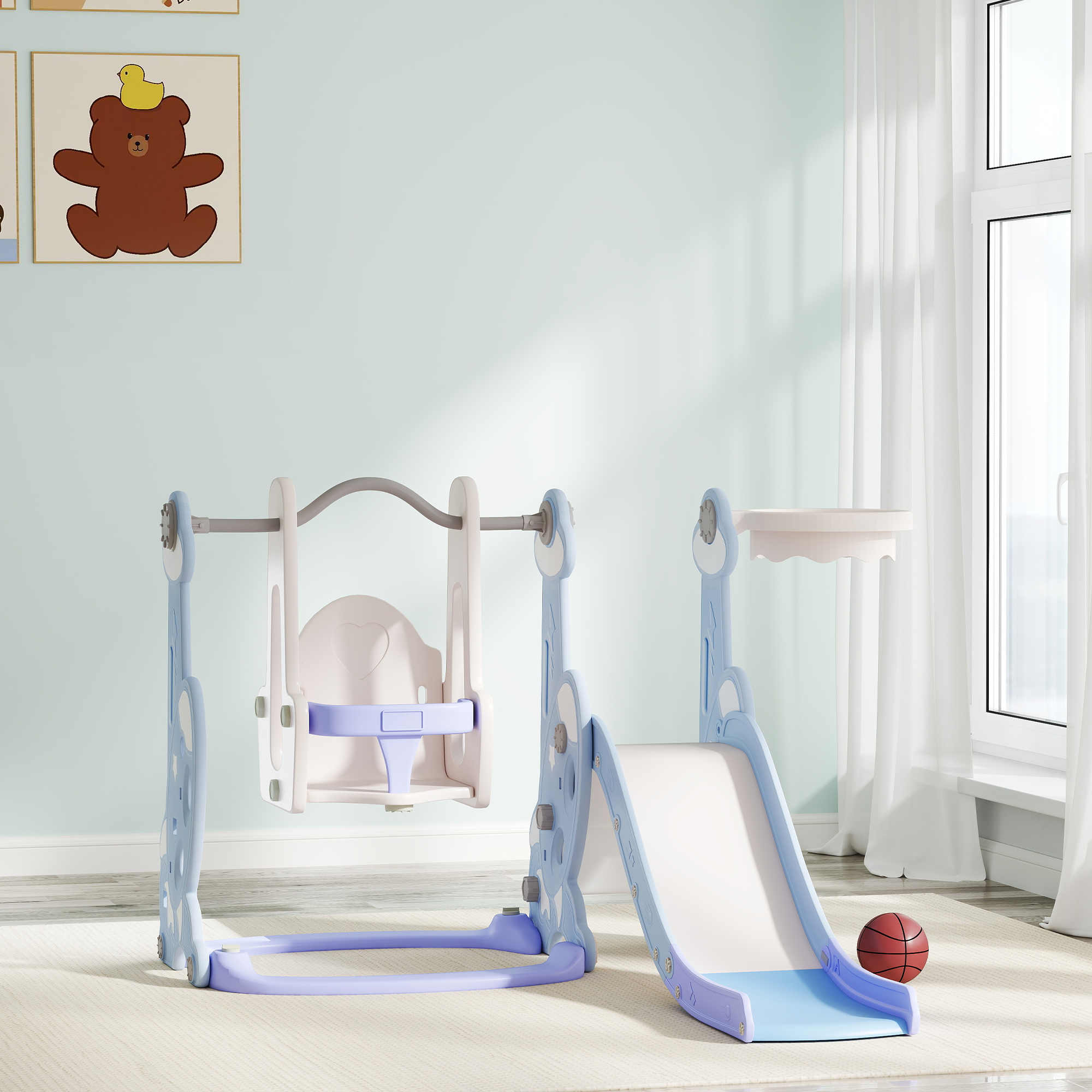 Un set da gioco blu e bianco con altalena, scivolo e canestro. Presente una palla rossa.