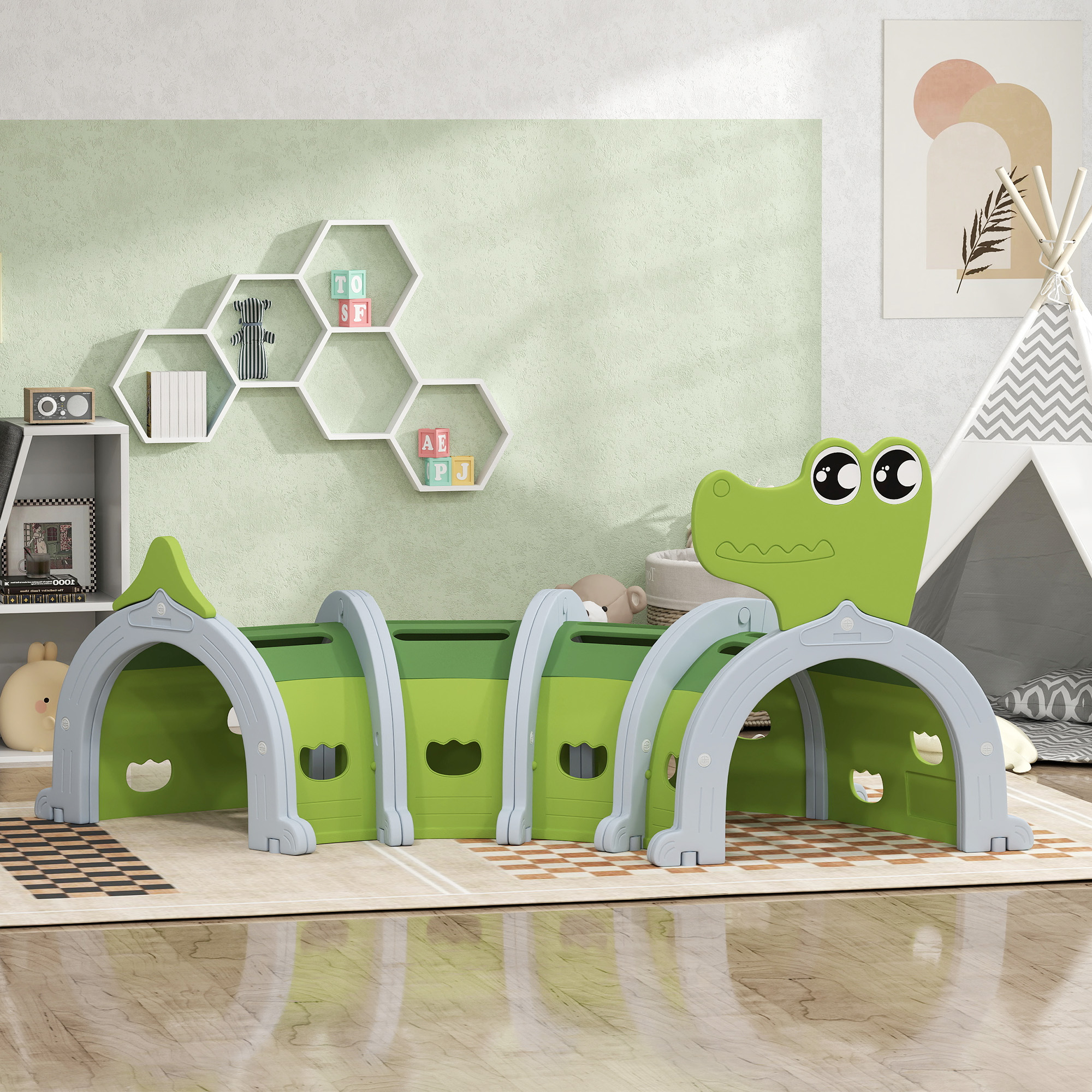 Struttura gioco a tunnel a forma di coccodrillo verde su un tappeto fantasia in una stanza.