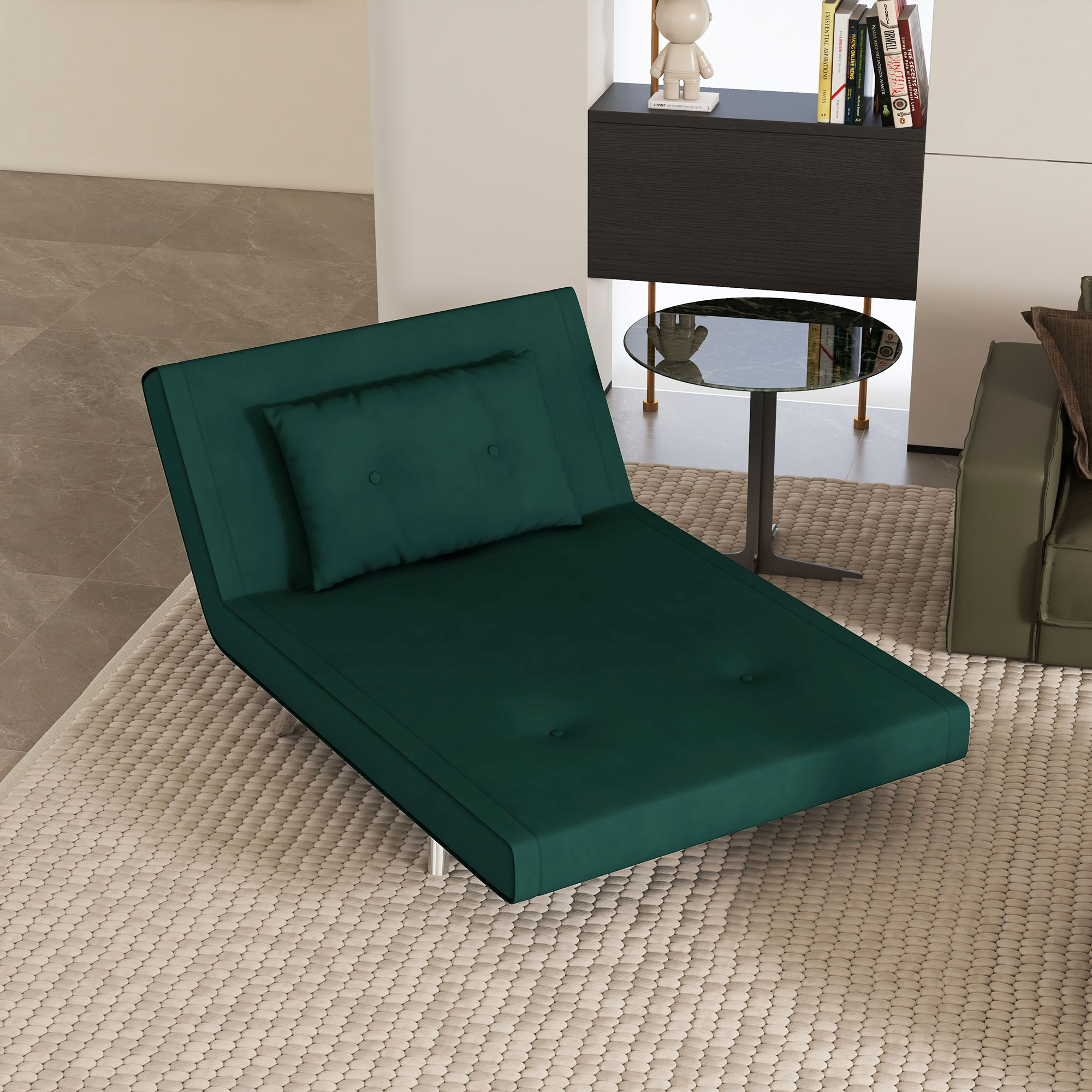 Una chaise longue verde scuro con un cuscino. Si trova su un tappeto colorato chiaro in una stanza.