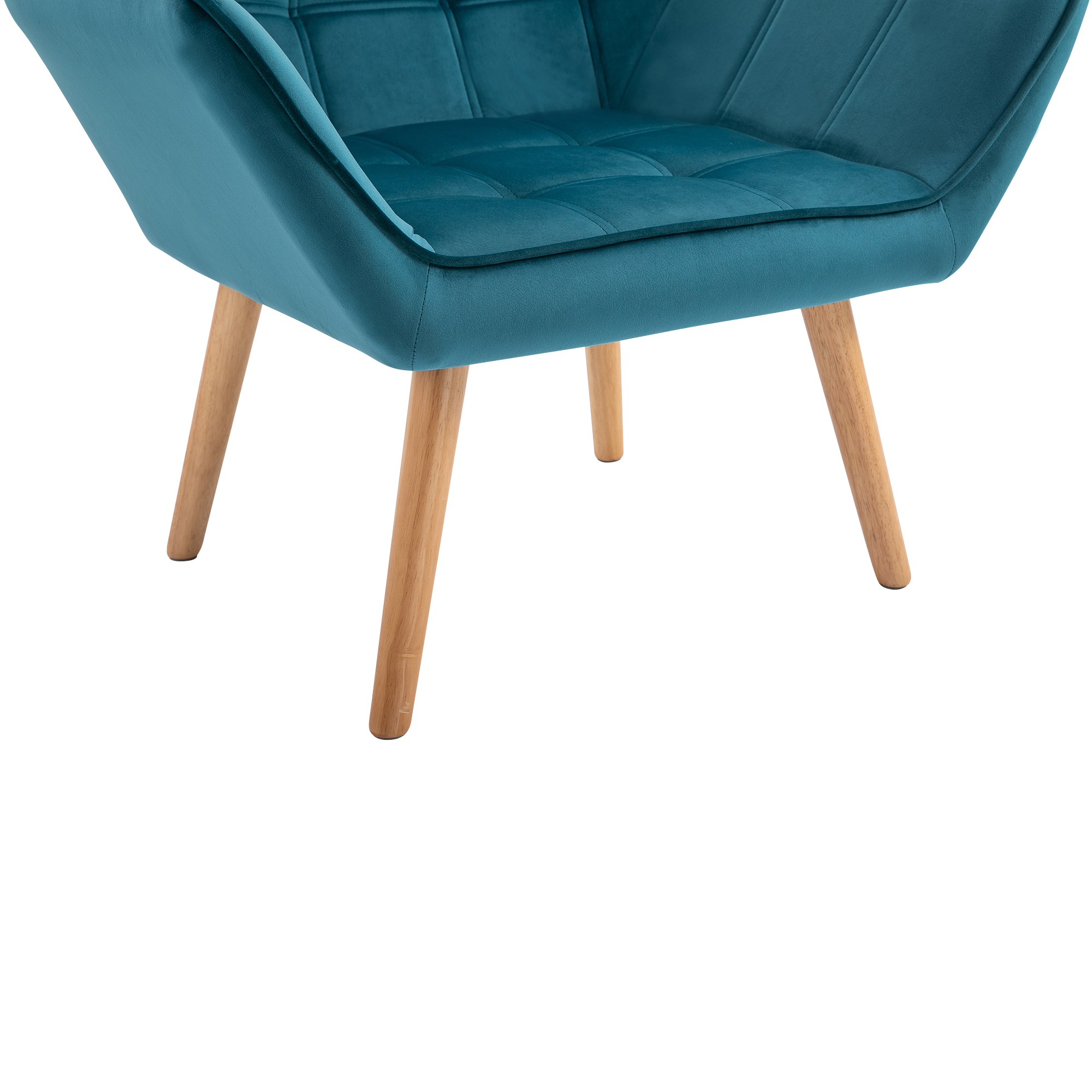 Una poltrona color verde acqua con gambe in legno chiaro. La sedia ha un sedile trapuntato. Sfondo bianco.