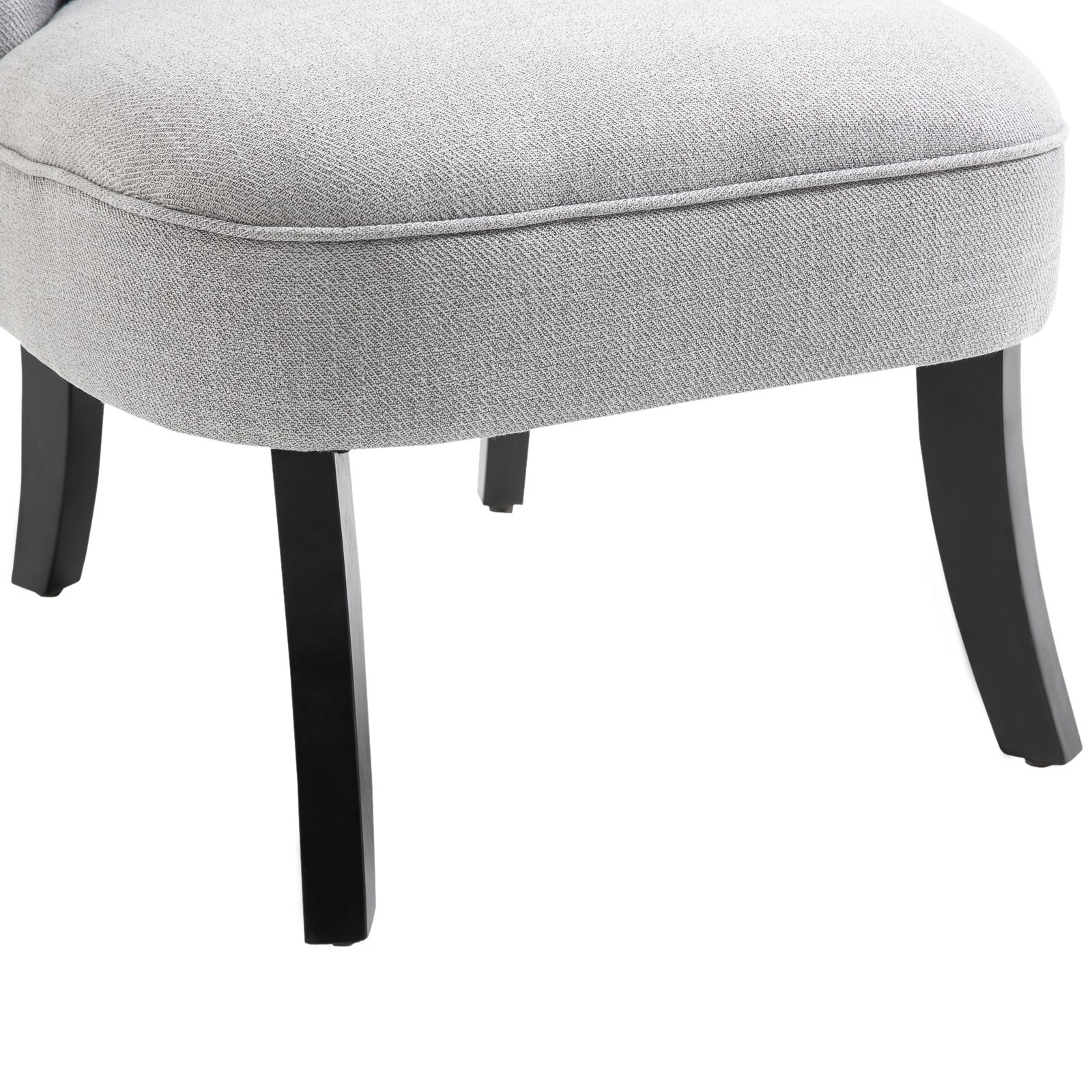 Primo piano di una seduta di sedia con tessuto grigio e gambe nere. Le gambe sono leggermente curve.