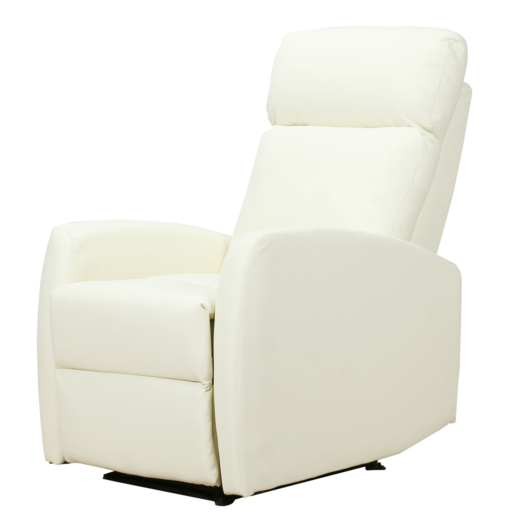 Poltrona reclinabile color crema isolata su sfondo bianco.
