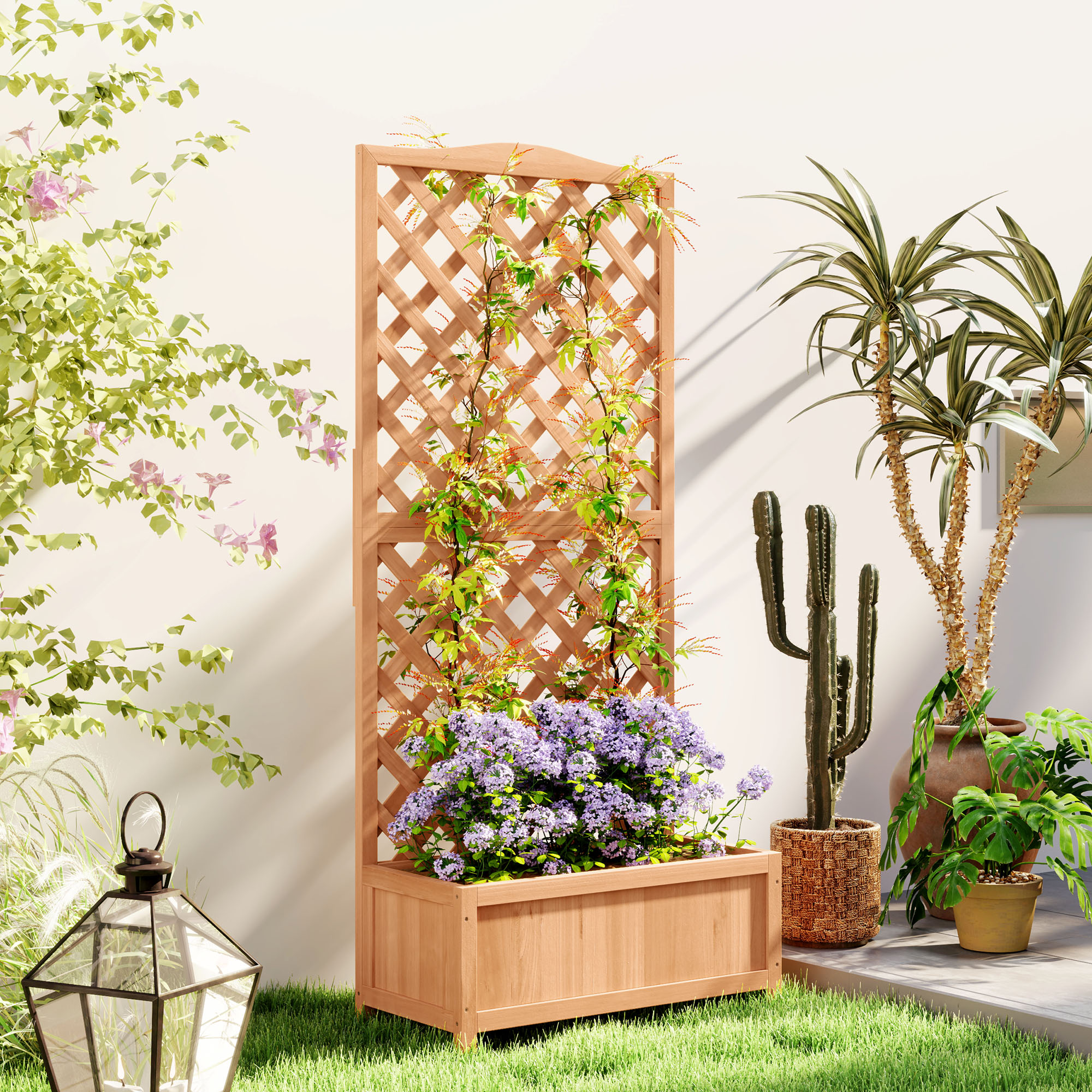 Fioriera in legno con traliccio, fiori viola, cactus e altre piante su erba verde.