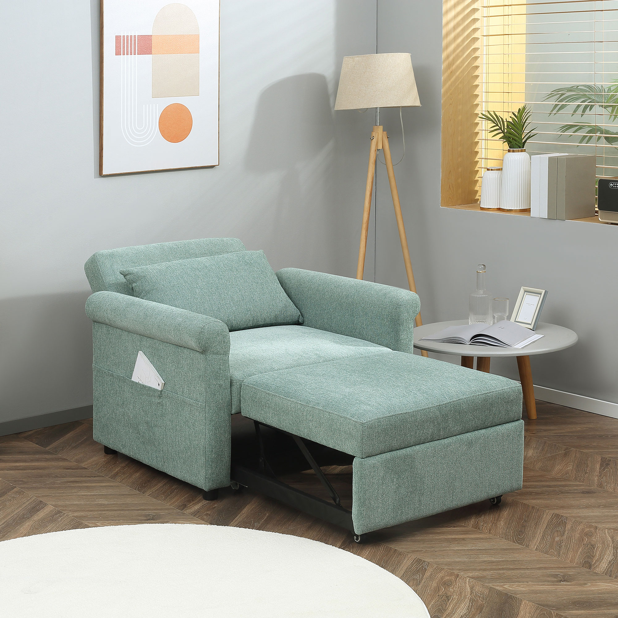 Divano letto verde con tavolino e tappeto rotondo bianco.