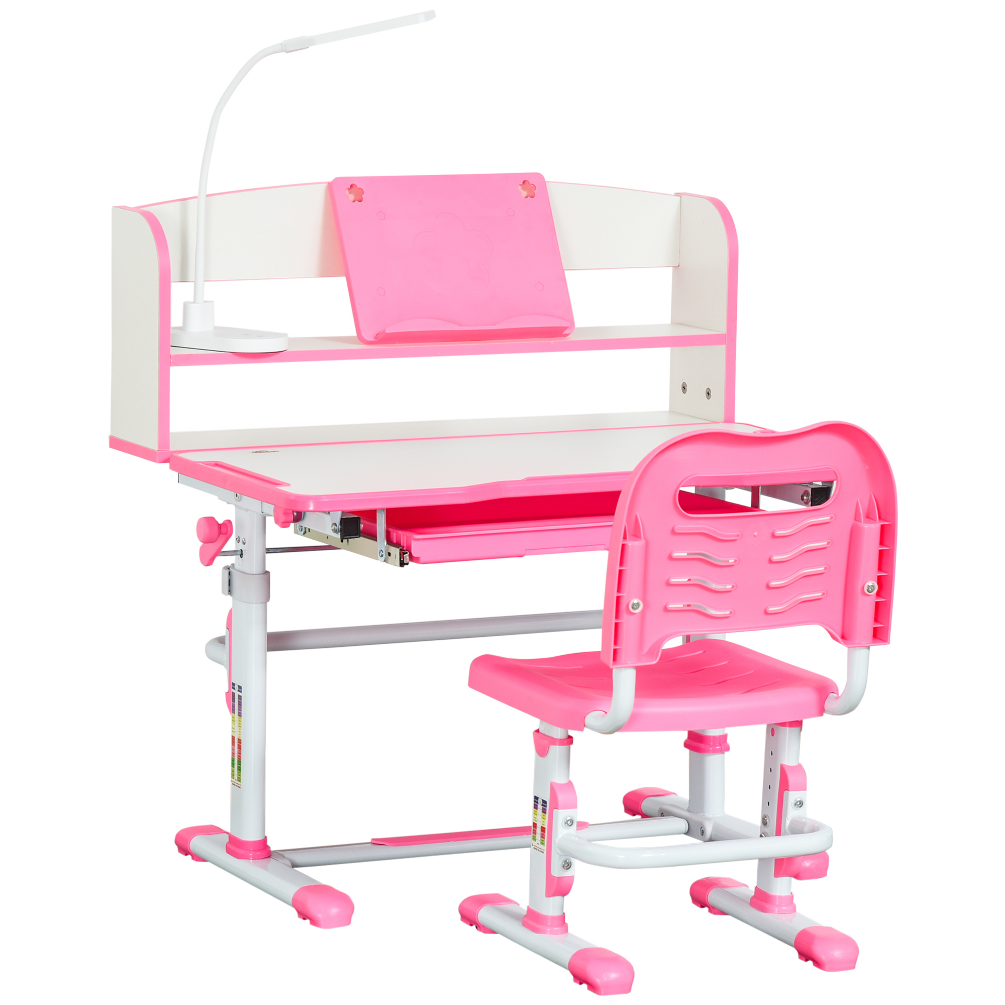 Un set di scrivania e sedia per bambini rosa e bianco. Una lampada e una mensola sono sulla scrivania.