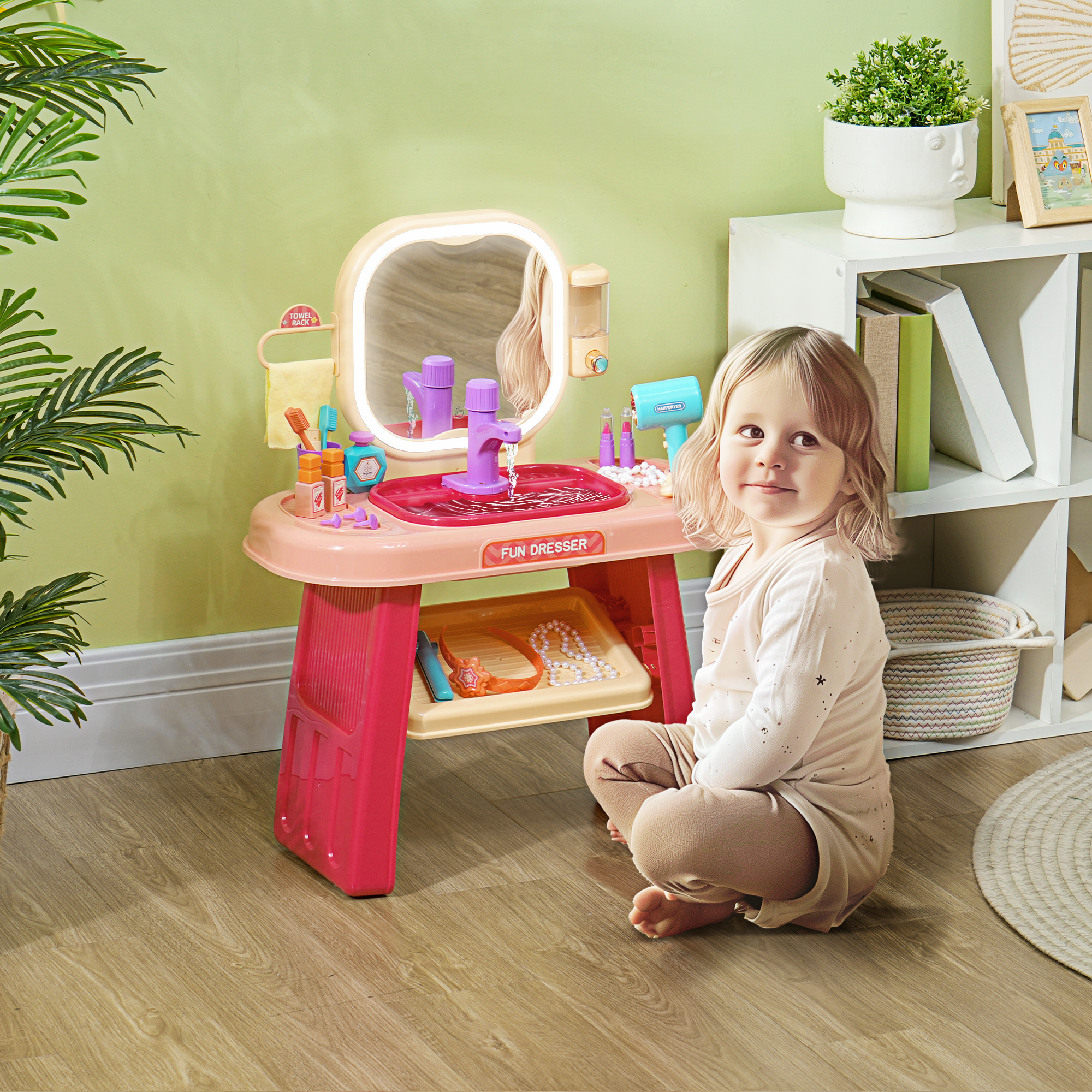 Bambina che gioca con una toeletta giocattolo. Toeletta rosa e bianca con specchio.