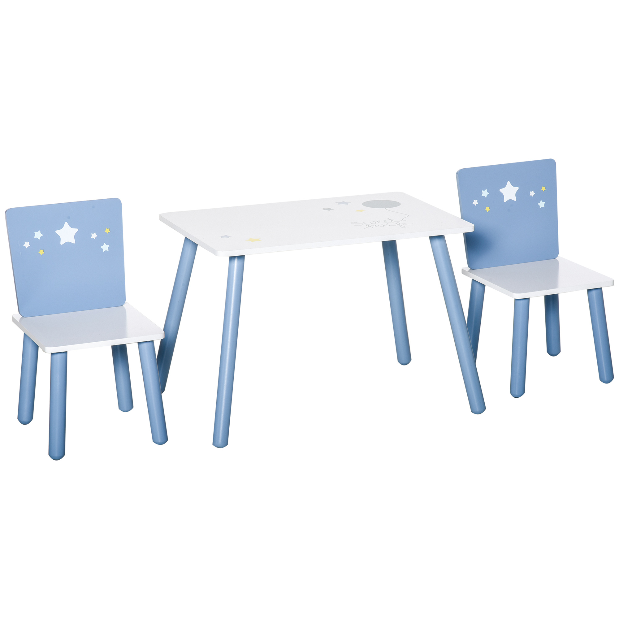 Un set di tavolo e sedie bianco e blu. Le sedie hanno stelle ritagliate. Il tavolo ha disegni di stelle e lune.