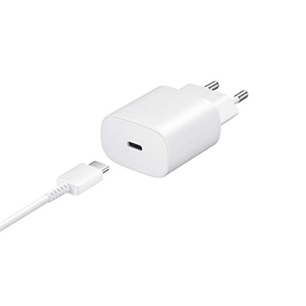 Weißes Ladegerät mit USB-C-Anschluss und Kabel, auf weißem Hintergrund.