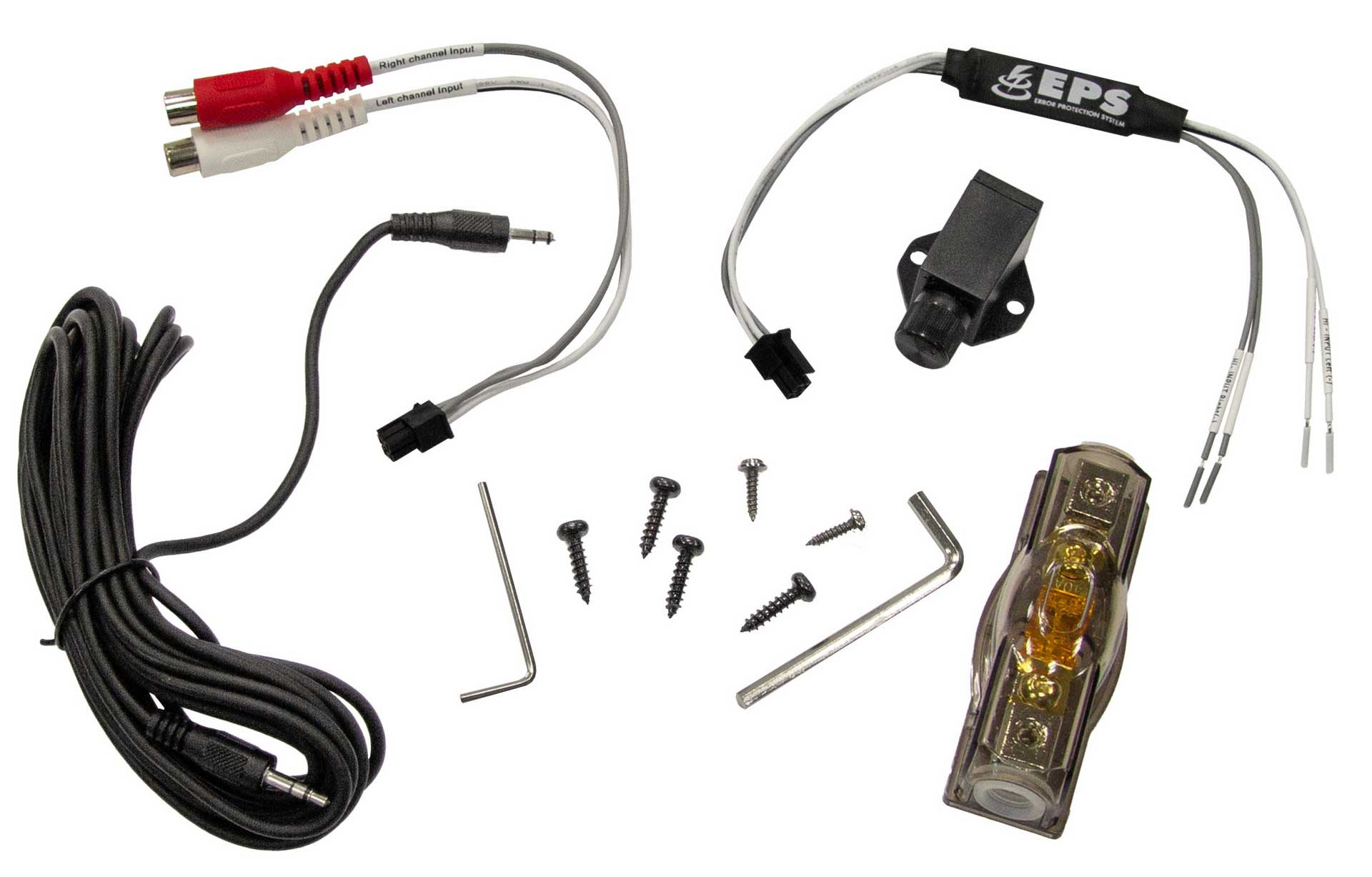 Verschiedene Auto-Audiokomponenten, einschließlich Kabel und Anschlüsse, auf weißem Hintergrund.
